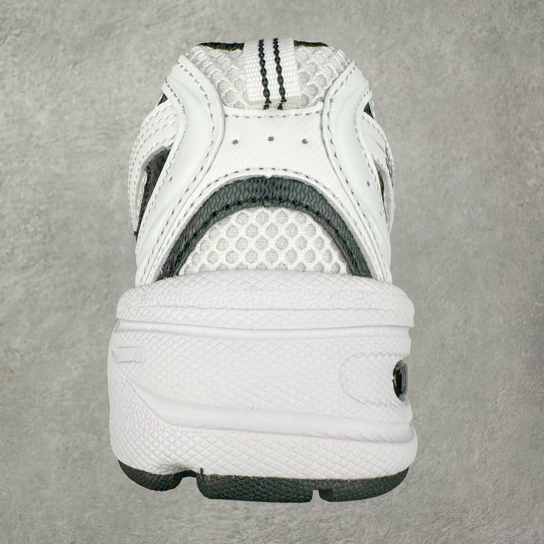 图片[8]-New Balance NB530 新百伦复古透气跑步鞋 抛弃过往以皮革为主的人气轮廓 以极具复古风范的跑鞋外观呈现 设计上全鞋以简约清爽的纯白色作基底 鞋身覆盖大面积织物网眼材质 并于鞋头、鞋带孔眼片等细节处点缀对比鲜明的反光银镀层凸显 鞋舌、侧身等位置则辅以一贯的「N」字标志和品牌徽标彰显身份 最后通过搭载的 ABZORB 缓震中底完善整体造型 尺码：36 37 37.5 38 38.5 39 40 40.5 41 42 42.5 43 44 45-选品中心