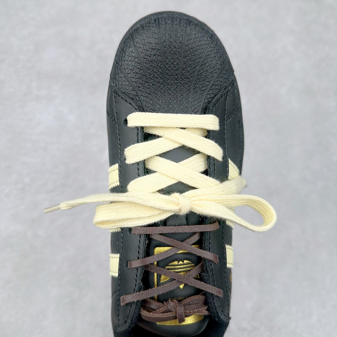 图片[4]-AD Originals Superstar 经典复古贝壳头板鞋 EG4959 诞生于1969年 是第一双将全皮面鞋 身与橡胶鞋头结合在一起的低帮篮球鞋 Superstar最开始 是作为高帮篮球鞋Pro Model的低帮版本而出现的 但因为其独特和醒目的橡胶鞋头造型而让大家熟知 被大家形象地称为\\\”shelltoe\\\”贝壳头 在70年代的美国职业篮球场上 接近3/4的NBA球员都将这双Superstar作为场上用鞋 80年代之后 经过不断的改良和发展 Superstar逐渐成为横跨时装、音乐、街头文化、休闲和运动等各大领域的时尚潮鞋 尺码：36 36.5 37 38 38.5 39 40 40.5 41 42 42.5 43 44 44.5 45-选品中心