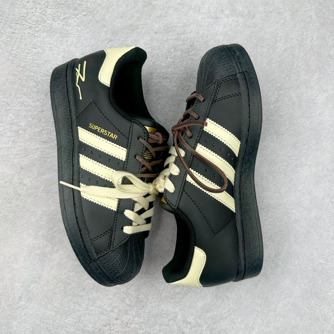图片[3]-AD Originals Superstar 经典复古贝壳头板鞋 EG4959 诞生于1969年 是第一双将全皮面鞋 身与橡胶鞋头结合在一起的低帮篮球鞋 Superstar最开始 是作为高帮篮球鞋Pro Model的低帮版本而出现的 但因为其独特和醒目的橡胶鞋头造型而让大家熟知 被大家形象地称为\\\”shelltoe\\\”贝壳头 在70年代的美国职业篮球场上 接近3/4的NBA球员都将这双Superstar作为场上用鞋 80年代之后 经过不断的改良和发展 Superstar逐渐成为横跨时装、音乐、街头文化、休闲和运动等各大领域的时尚潮鞋 尺码：36 36.5 37 38 38.5 39 40 40.5 41 42 42.5 43 44 44.5 45-选品中心