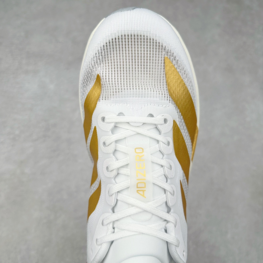 图片[4]-AD Adizero Eva SL M 零度进化版系列低帮轻便透气竞速休闲运动慢跑鞋 JP6002 相信大家对去年 adidas 横空出世的「顶级超跑」adiZero Adios Pro EVO 1 记忆犹新！不仅登顶阿迪史上最轻跑鞋宝座，更在接下来的全球马拉松赛事中，持续书写着惊人成绩，被网友戏称新一代「阿迪神鞋」全网刷屏！极简设计语言与强烈速度感和存在感的鞋侧三线，让人过目不忘，特别种草！其中定位于中长跑训练的 adidas Adizero Evo SL，整体外观造型与 adiZero Adios Pro EVO 1 非常相似。中底配置方面搭载全掌 Lightstrike Pro，鞋面采用透气网面示人，契合日常训练鞋的定位，更加耐用。外底给到了马牌橡胶，及类似上代竞速旗舰 adidas Adizero Adios Pro 3 区域分布。整体看下来无论是外观的鲜明辨识度，还是配置的扎实程度都很顶。尺码：36 36⅔ 37⅓ 38 38⅔ 39⅓ 40 40⅔ 41⅓ 42 42⅔ 43⅓ 44 45-选品中心