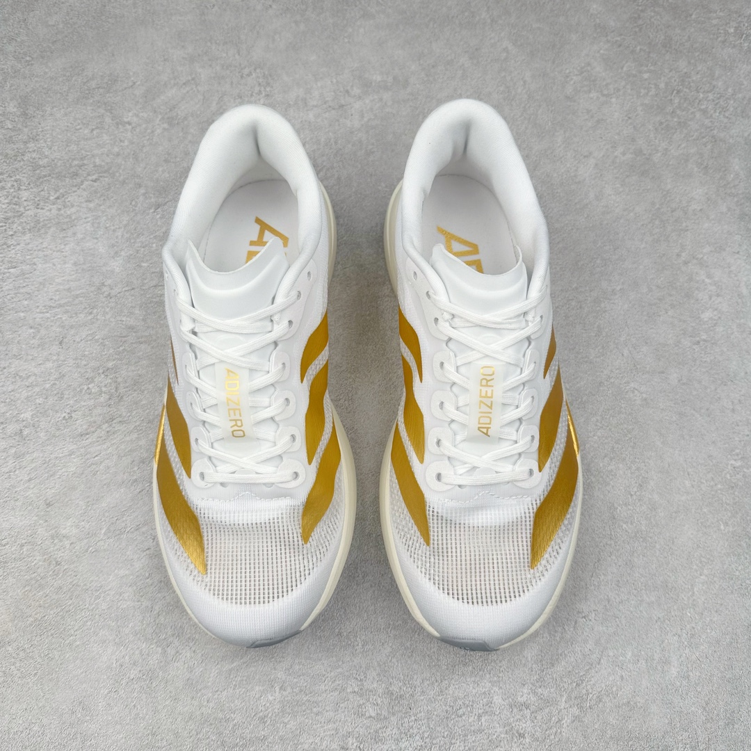 图片[2]-AD Adizero Eva SL M 零度进化版系列低帮轻便透气竞速休闲运动慢跑鞋 JP6002 相信大家对去年 adidas 横空出世的「顶级超跑」adiZero Adios Pro EVO 1 记忆犹新！不仅登顶阿迪史上最轻跑鞋宝座，更在接下来的全球马拉松赛事中，持续书写着惊人成绩，被网友戏称新一代「阿迪神鞋」全网刷屏！极简设计语言与强烈速度感和存在感的鞋侧三线，让人过目不忘，特别种草！其中定位于中长跑训练的 adidas Adizero Evo SL，整体外观造型与 adiZero Adios Pro EVO 1 非常相似。中底配置方面搭载全掌 Lightstrike Pro，鞋面采用透气网面示人，契合日常训练鞋的定位，更加耐用。外底给到了马牌橡胶，及类似上代竞速旗舰 adidas Adizero Adios Pro 3 区域分布。整体看下来无论是外观的鲜明辨识度，还是配置的扎实程度都很顶。尺码：36 36⅔ 37⅓ 38 38⅔ 39⅓ 40 40⅔ 41⅓ 42 42⅔ 43⅓ 44 45-选品中心