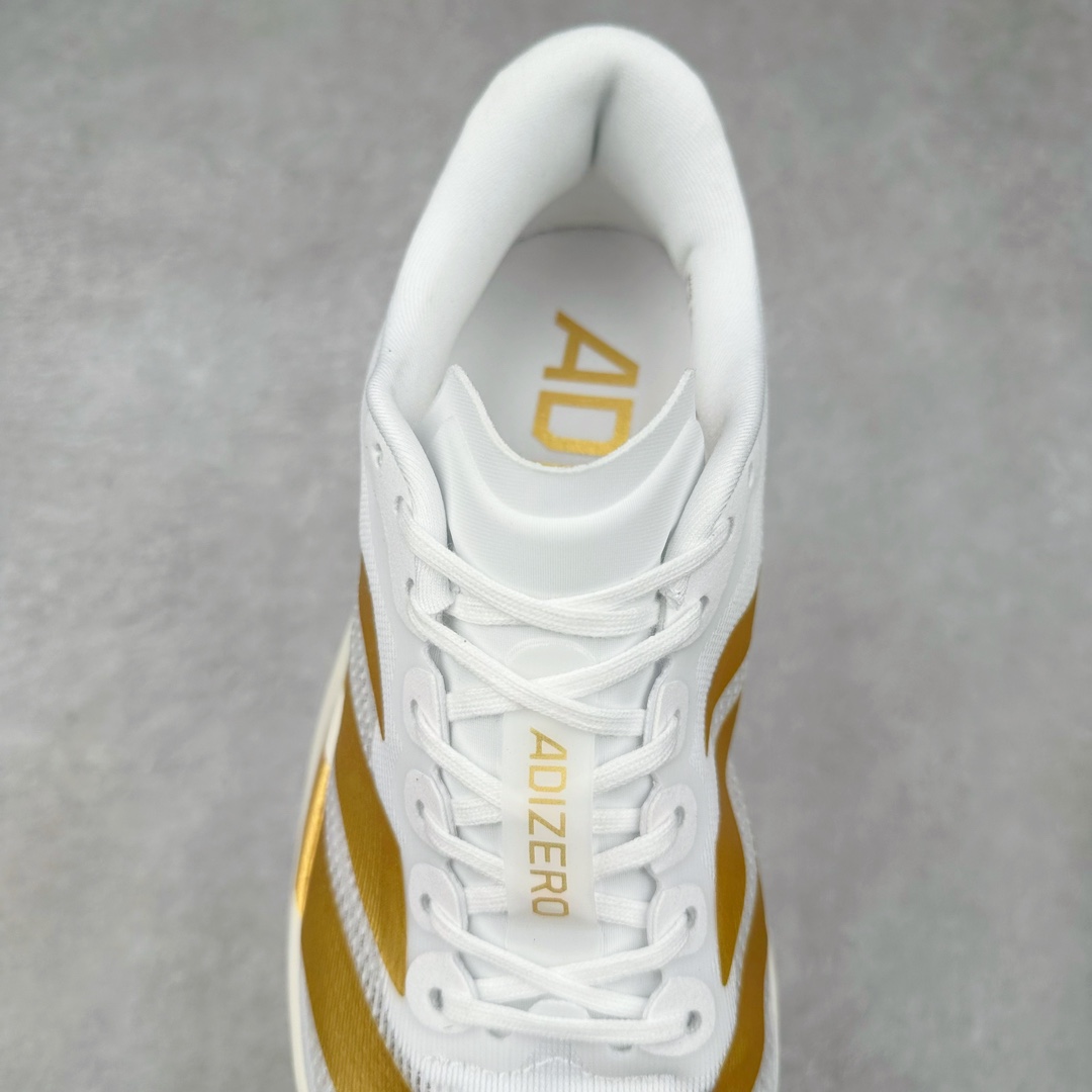 图片[5]-AD Adizero Eva SL M 零度进化版系列低帮轻便透气竞速休闲运动慢跑鞋 JP6002 相信大家对去年 adidas 横空出世的「顶级超跑」adiZero Adios Pro EVO 1 记忆犹新！不仅登顶阿迪史上最轻跑鞋宝座，更在接下来的全球马拉松赛事中，持续书写着惊人成绩，被网友戏称新一代「阿迪神鞋」全网刷屏！极简设计语言与强烈速度感和存在感的鞋侧三线，让人过目不忘，特别种草！其中定位于中长跑训练的 adidas Adizero Evo SL，整体外观造型与 adiZero Adios Pro EVO 1 非常相似。中底配置方面搭载全掌 Lightstrike Pro，鞋面采用透气网面示人，契合日常训练鞋的定位，更加耐用。外底给到了马牌橡胶，及类似上代竞速旗舰 adidas Adizero Adios Pro 3 区域分布。整体看下来无论是外观的鲜明辨识度，还是配置的扎实程度都很顶。尺码：36 36⅔ 37⅓ 38 38⅔ 39⅓ 40 40⅔ 41⅓ 42 42⅔ 43⅓ 44 45-选品中心