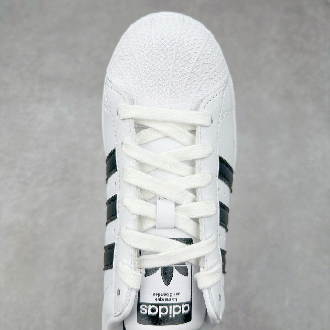 图片[4]-＃H11纯原福利 AD Originals Superstar 经典复古贝壳头板鞋 IH3116 诞生于1969年 是第一双将全皮面鞋 身与橡胶鞋头结合在一起的低帮篮球鞋 Superstar最开始 是作为高帮篮球鞋Pro Model的低帮版本而出现的 但因为其独特和醒目的橡胶鞋头造型而让大家熟知 被大家形象地称为\\\”shelltoe\\\”贝壳头 在70年代的美国职业篮球场上 接近3/4的NBA球员都将这双Superstar作为场上用鞋 80年代之后 经过不断的改良和发展 Superstar逐渐成为横跨时装、音乐、街头文化、休闲和运动等各大领域的时尚潮鞋 尺码：35.5 36 36.5 37 38 38.5 39 40 40.5 41 42 42.5 43 44 44.5 45-选品中心