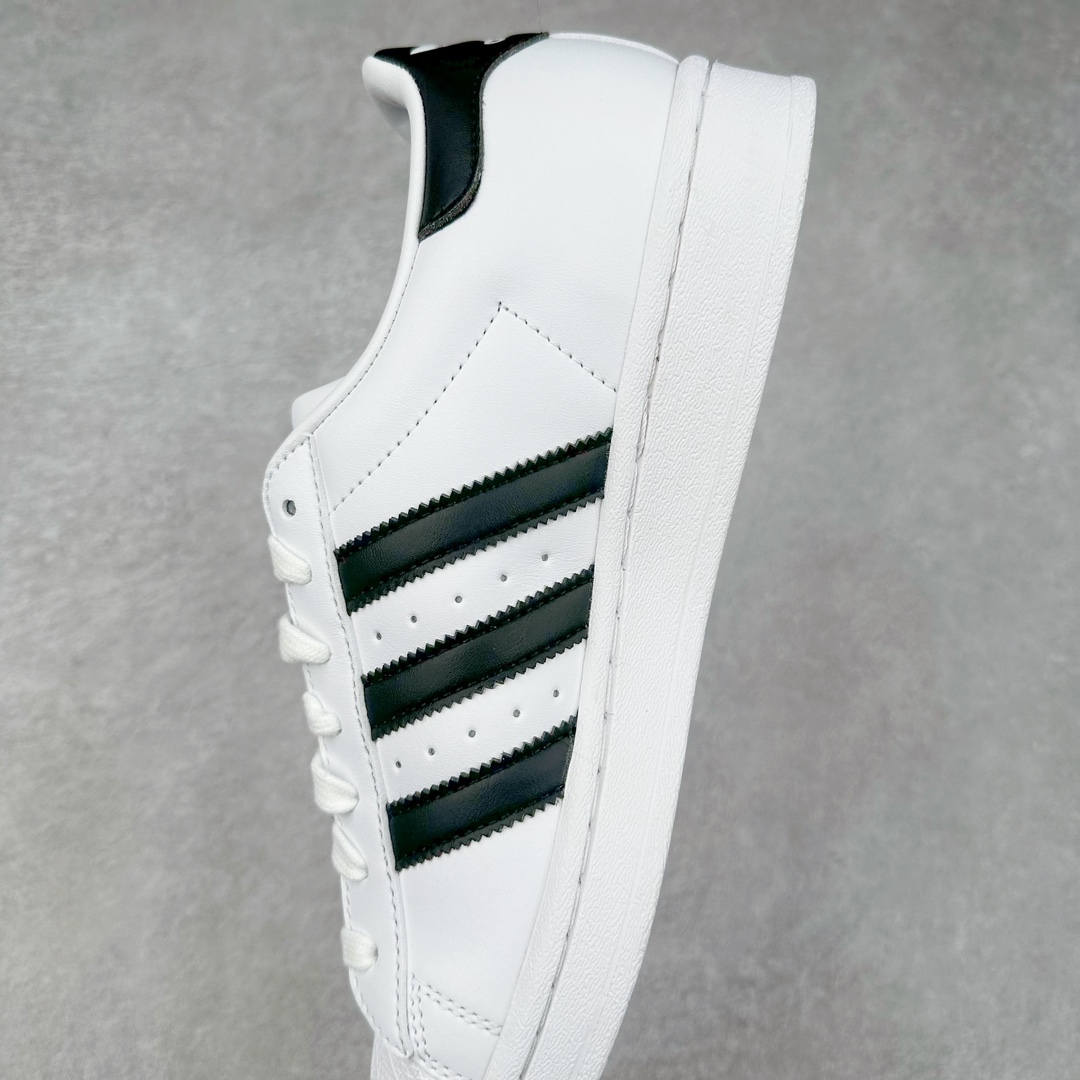 图片[7]-＃H11纯原福利 AD Originals Superstar 经典复古贝壳头板鞋 IH3116 诞生于1969年 是第一双将全皮面鞋 身与橡胶鞋头结合在一起的低帮篮球鞋 Superstar最开始 是作为高帮篮球鞋Pro Model的低帮版本而出现的 但因为其独特和醒目的橡胶鞋头造型而让大家熟知 被大家形象地称为\\\”shelltoe\\\”贝壳头 在70年代的美国职业篮球场上 接近3/4的NBA球员都将这双Superstar作为场上用鞋 80年代之后 经过不断的改良和发展 Superstar逐渐成为横跨时装、音乐、街头文化、休闲和运动等各大领域的时尚潮鞋 尺码：35.5 36 36.5 37 38 38.5 39 40 40.5 41 42 42.5 43 44 44.5 45-选品中心