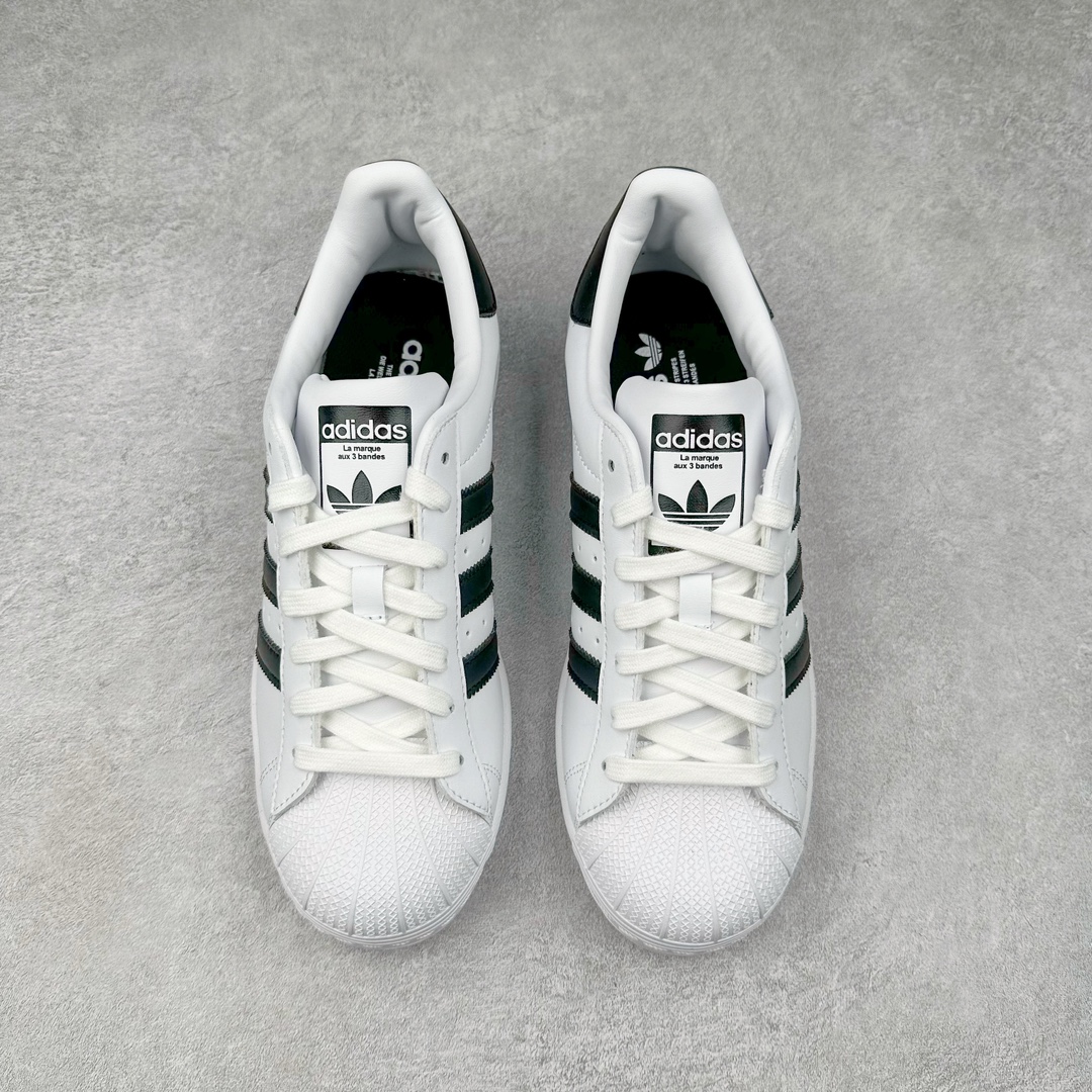 图片[2]-＃H11纯原福利 AD Originals Superstar 经典复古贝壳头板鞋 IH3116 诞生于1969年 是第一双将全皮面鞋 身与橡胶鞋头结合在一起的低帮篮球鞋 Superstar最开始 是作为高帮篮球鞋Pro Model的低帮版本而出现的 但因为其独特和醒目的橡胶鞋头造型而让大家熟知 被大家形象地称为\\\”shelltoe\\\”贝壳头 在70年代的美国职业篮球场上 接近3/4的NBA球员都将这双Superstar作为场上用鞋 80年代之后 经过不断的改良和发展 Superstar逐渐成为横跨时装、音乐、街头文化、休闲和运动等各大领域的时尚潮鞋 尺码：35.5 36 36.5 37 38 38.5 39 40 40.5 41 42 42.5 43 44 44.5 45-选品中心