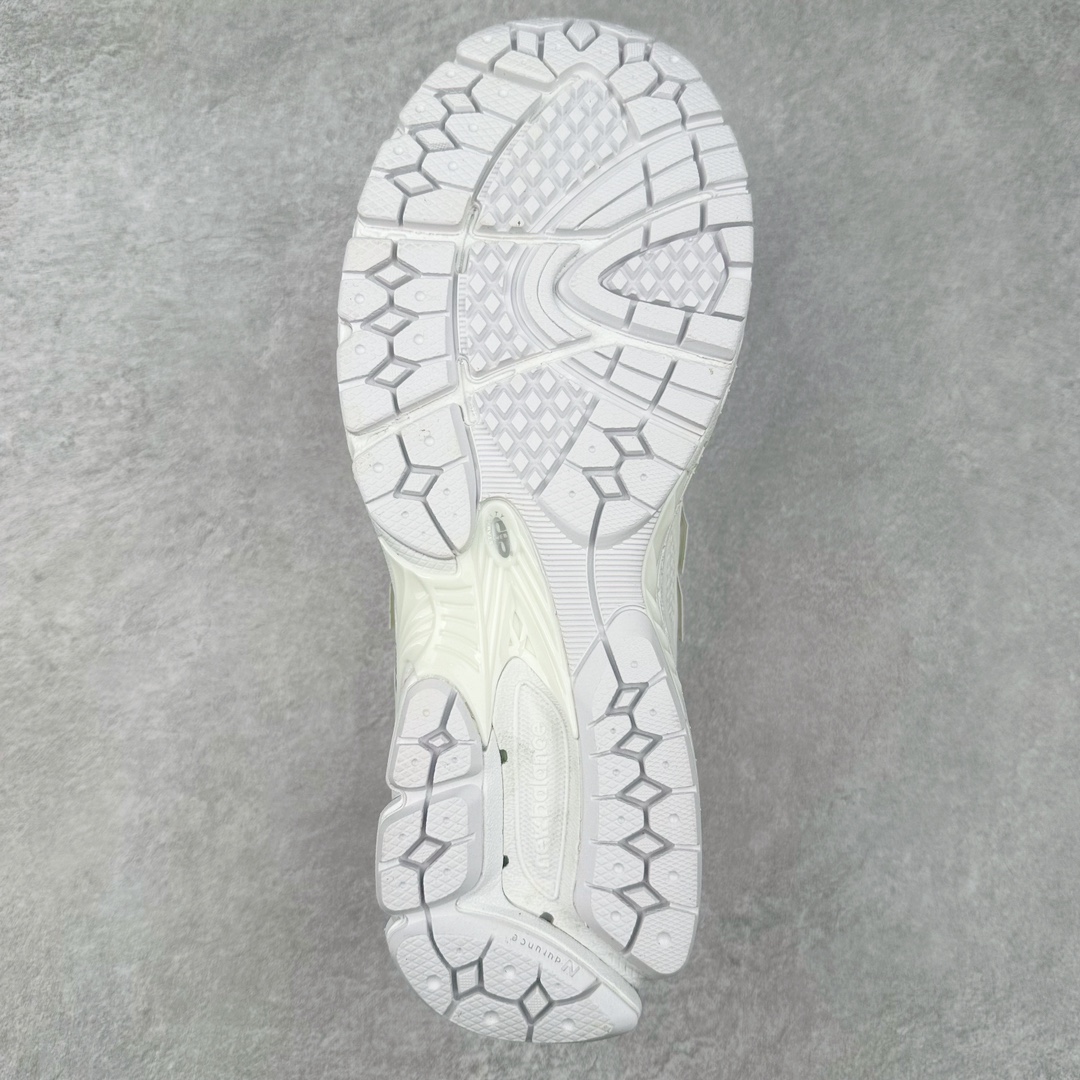 图片[9]-New Balance M1906R NB新百伦系列复古老爹风休闲运动慢跑鞋 采用轻质牛剖革拼接透气网眼衬垫织物鞋面材质 T-Beam大底提供足步弓支撑 保持步态稳定#后跟搭载外露缓震胶 鞋身整体以各种深浅不一的灰色覆盖 鞋头以淡蓝色调装饰，网眼衬垫通过不规律的色块实现做旧的美感 泛黄的鞋底更是进一步增添了复古气息 尺码：36 37 37.5 38 38.5 39.5 40 40.5 41.5 42 42.5 43 44 45-选品中心