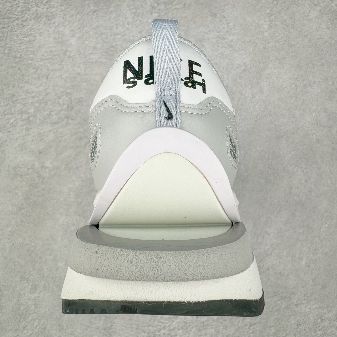 图片[8]-＃XP纯原 Sacai x NK VaporWaffle 联名款华夫3.0潮流休闲增高运动鞋 灰白配色 CV1363-105 海外高端零售专属订单 只服务市场百分之五高端客户 全套原楦原纸版原鞋开模 全网最具灵魂的版型 皮料卡色质感均保持原鞋一致 原装油墨Logo手工描漆 原装大底米色部分外尖内方 大底开口上翘弧度 后跟开口弧度高度原鞋一致 全鞋电脑针车 原厂鞋舌织唛标 原盒原配 中文合格证质保卡 客订外包保护盒‼️尺码：35.5 36 36.5 37.5 38 38.5 39 40 40.5 41 42 42.5 43 44 44.5 45 46 47.5-选品中心