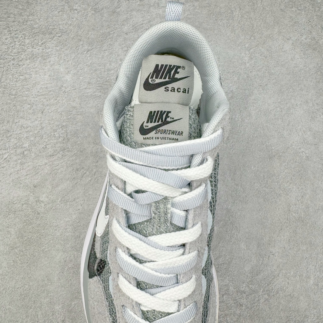 图片[5]-＃XP纯原 Sacai x NK VaporWaffle 联名款华夫3.0潮流休闲增高运动鞋 灰白配色 CV1363-105 海外高端零售专属订单 只服务市场百分之五高端客户 全套原楦原纸版原鞋开模 全网最具灵魂的版型 皮料卡色质感均保持原鞋一致 原装油墨Logo手工描漆 原装大底米色部分外尖内方 大底开口上翘弧度 后跟开口弧度高度原鞋一致 全鞋电脑针车 原厂鞋舌织唛标 原盒原配 中文合格证质保卡 客订外包保护盒‼️尺码：35.5 36 36.5 37.5 38 38.5 39 40 40.5 41 42 42.5 43 44 44.5 45 46 47.5-选品中心