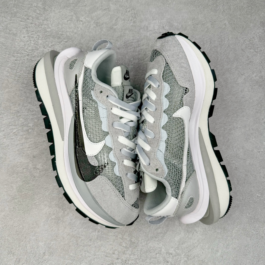 图片[3]-＃XP纯原 Sacai x NK VaporWaffle 联名款华夫3.0潮流休闲增高运动鞋 灰白配色 CV1363-105 海外高端零售专属订单 只服务市场百分之五高端客户 全套原楦原纸版原鞋开模 全网最具灵魂的版型 皮料卡色质感均保持原鞋一致 原装油墨Logo手工描漆 原装大底米色部分外尖内方 大底开口上翘弧度 后跟开口弧度高度原鞋一致 全鞋电脑针车 原厂鞋舌织唛标 原盒原配 中文合格证质保卡 客订外包保护盒‼️尺码：35.5 36 36.5 37.5 38 38.5 39 40 40.5 41 42 42.5 43 44 44.5 45 46 47.5-选品中心