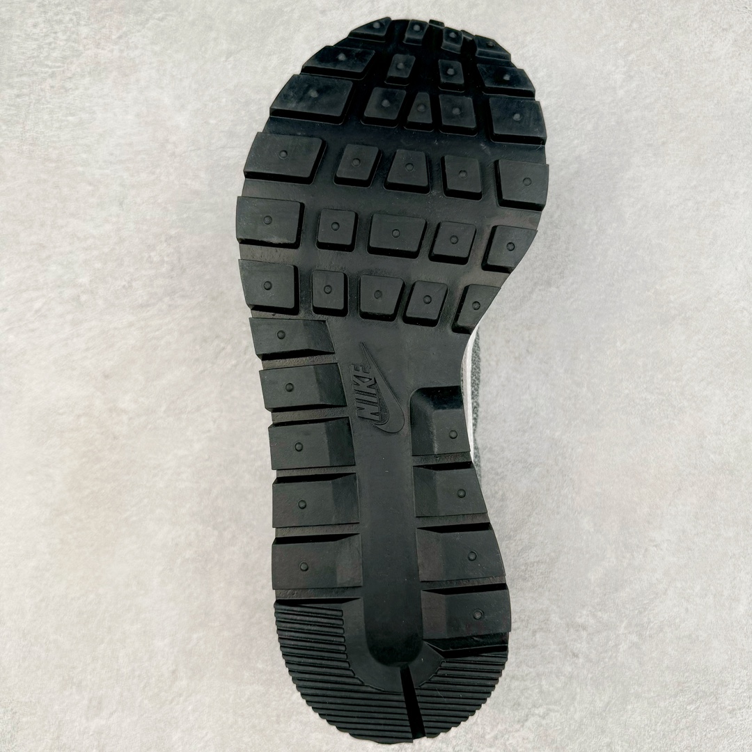 图片[9]-＃XP纯原 Sacai x NK VaporWaffle 联名款华夫3.0潮流休闲增高运动鞋 灰白配色 CV1363-105 海外高端零售专属订单 只服务市场百分之五高端客户 全套原楦原纸版原鞋开模 全网最具灵魂的版型 皮料卡色质感均保持原鞋一致 原装油墨Logo手工描漆 原装大底米色部分外尖内方 大底开口上翘弧度 后跟开口弧度高度原鞋一致 全鞋电脑针车 原厂鞋舌织唛标 原盒原配 中文合格证质保卡 客订外包保护盒‼️尺码：35.5 36 36.5 37.5 38 38.5 39 40 40.5 41 42 42.5 43 44 44.5 45 46 47.5-选品中心