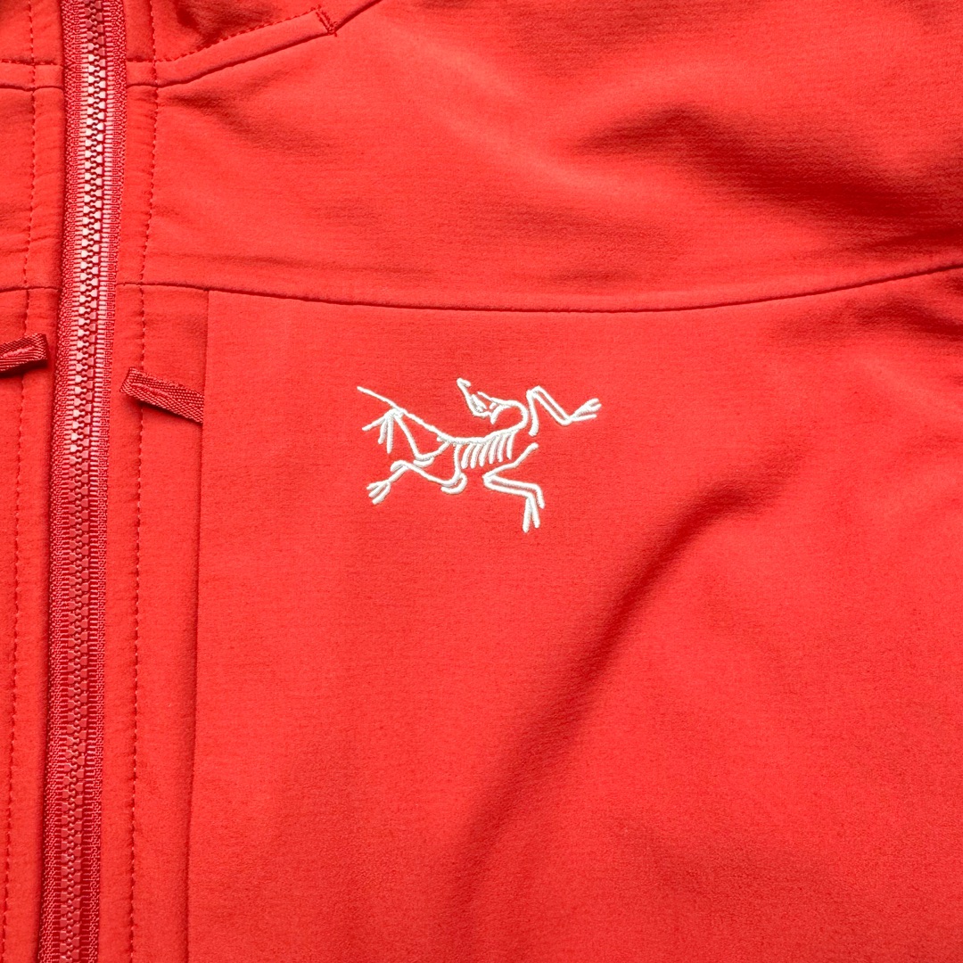 图片[5]-＃TZD Arcteryx GAMMA MX Hoody 始祖鸟户外运动抗风雪混合天气场景透气保暖耐磨连帽夹克加绒冲锋衣 软壳中的旗舰款 原版面料定织开发长达半年 正面科技涂层反面还原高克重拉绒 凸显保暖性 内里全压胶封 原版一致工艺 防水指数28000mm 区别市面各种偷工减料版 百灵达航机刺绣 实拍自鉴 尺码：S M L XL XXL-选品中心