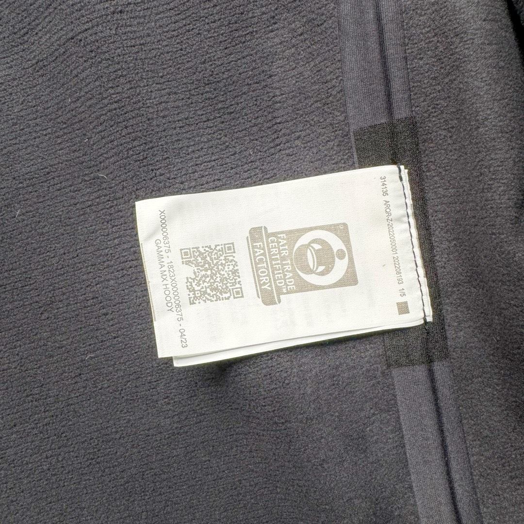 图片[14]-＃TZD Arcteryx GAMMA MX Hoody 始祖鸟户外运动抗风雪混合天气场景透气保暖耐磨连帽夹克加绒冲锋衣 软壳中的旗舰款 原版面料定织开发长达半年 正面科技涂层反面还原高克重拉绒 凸显保暖性 内里全压胶封 原版一致工艺 防水指数28000mm 区别市面各种偷工减料版 百灵达航机刺绣 实拍自鉴 尺码：S M L XL XXL-选品中心