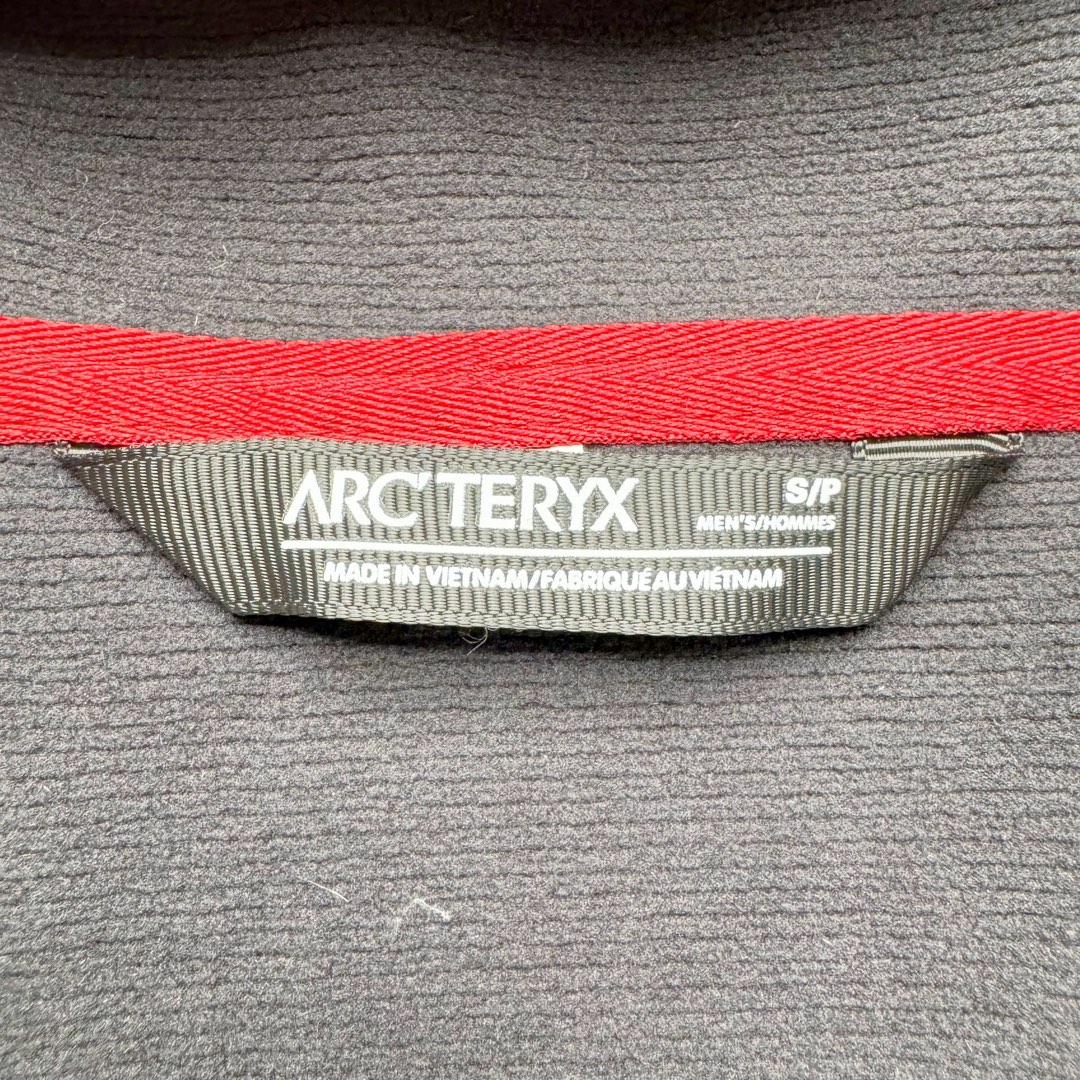 图片[15]-＃TZD Arcteryx GAMMA MX Hoody 始祖鸟户外运动抗风雪混合天气场景透气保暖耐磨连帽夹克加绒冲锋衣 软壳中的旗舰款 原版面料定织开发长达半年 正面科技涂层反面还原高克重拉绒 凸显保暖性 内里全压胶封 原版一致工艺 防水指数28000mm 区别市面各种偷工减料版 百灵达航机刺绣 实拍自鉴 尺码：S M L XL XXL-选品中心