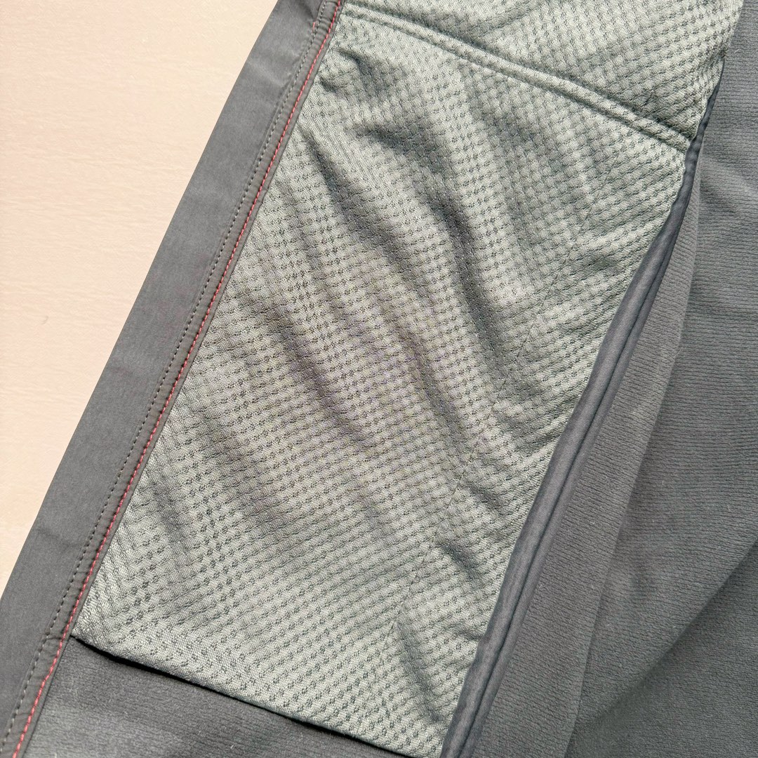 图片[13]-＃TZD Arcteryx GAMMA MX Hoody 始祖鸟户外运动抗风雪混合天气场景透气保暖耐磨连帽夹克加绒冲锋衣 软壳中的旗舰款 原版面料定织开发长达半年 正面科技涂层反面还原高克重拉绒 凸显保暖性 内里全压胶封 原版一致工艺 防水指数28000mm 区别市面各种偷工减料版 百灵达航机刺绣 实拍自鉴 尺码：S M L XL XXL-选品中心