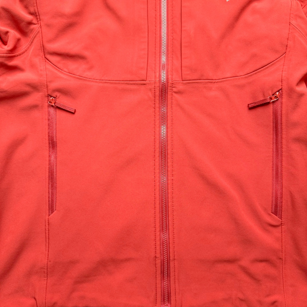 图片[6]-＃TZD Arcteryx GAMMA MX Hoody 始祖鸟户外运动抗风雪混合天气场景透气保暖耐磨连帽夹克加绒冲锋衣 软壳中的旗舰款 原版面料定织开发长达半年 正面科技涂层反面还原高克重拉绒 凸显保暖性 内里全压胶封 原版一致工艺 防水指数28000mm 区别市面各种偷工减料版 百灵达航机刺绣 实拍自鉴 尺码：S M L XL XXL-选品中心