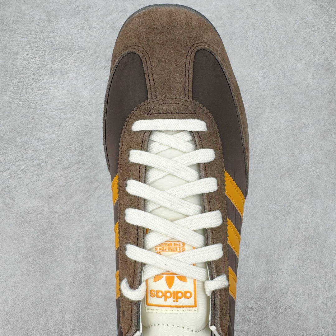 图片[4]-＃CS AD Wmns SL72 OG 系列德训足球风百搭低帮休闲运动板鞋 JI2490 采用高弹EVA+MODEL+RB三层组合底 区别市面RB一体大底 三层组合鞋底重量与原鞋一致 Originals 将有「T 头鞋」造型的诞生于 1972 年的 SL72 鞋款复刻带回 各位买鞋又有新选择了 1972 年 SL72 问世后 引领了后来阿迪达斯的跑鞋发展方向 其中「SL」代表了 Super Light 彰显了产品轻便的特性 1972 年 SL72 问世后 引领了后来阿迪达斯的跑鞋发展方向 其中「SL」代表了 Super Light 彰显了产品轻便的特性 这次 Originals 延续其轻质经典的基因 带来男女两款 SL72 男生款带来 SL72 RS 鞋型 RS 意为 Reshaped（重塑）鞋款在保留了经典的外观基础上 在尼龙材质里增加了填充物 使鞋型更加挺立和饱满 鞋头则更加圆润 鞋底的 EVA 材质则增加了鞋款的高度 女生款则带来 SL72 OG W 鞋型 OG 顾名思义则是致敬经典款式 相较于 RS（Reshaped）鞋款 鞋身更加纤细 其整体鞋身轮廓、线条、细节、材质上尊崇 70 年代 SL72 的设计 还原经典味道 尺码：36 36⅔ 37⅓ 38 38⅔ 39⅓ 40 40⅔ 41⅓ 42 42⅔ 43⅓ 44 44⅔ 45-选品中心