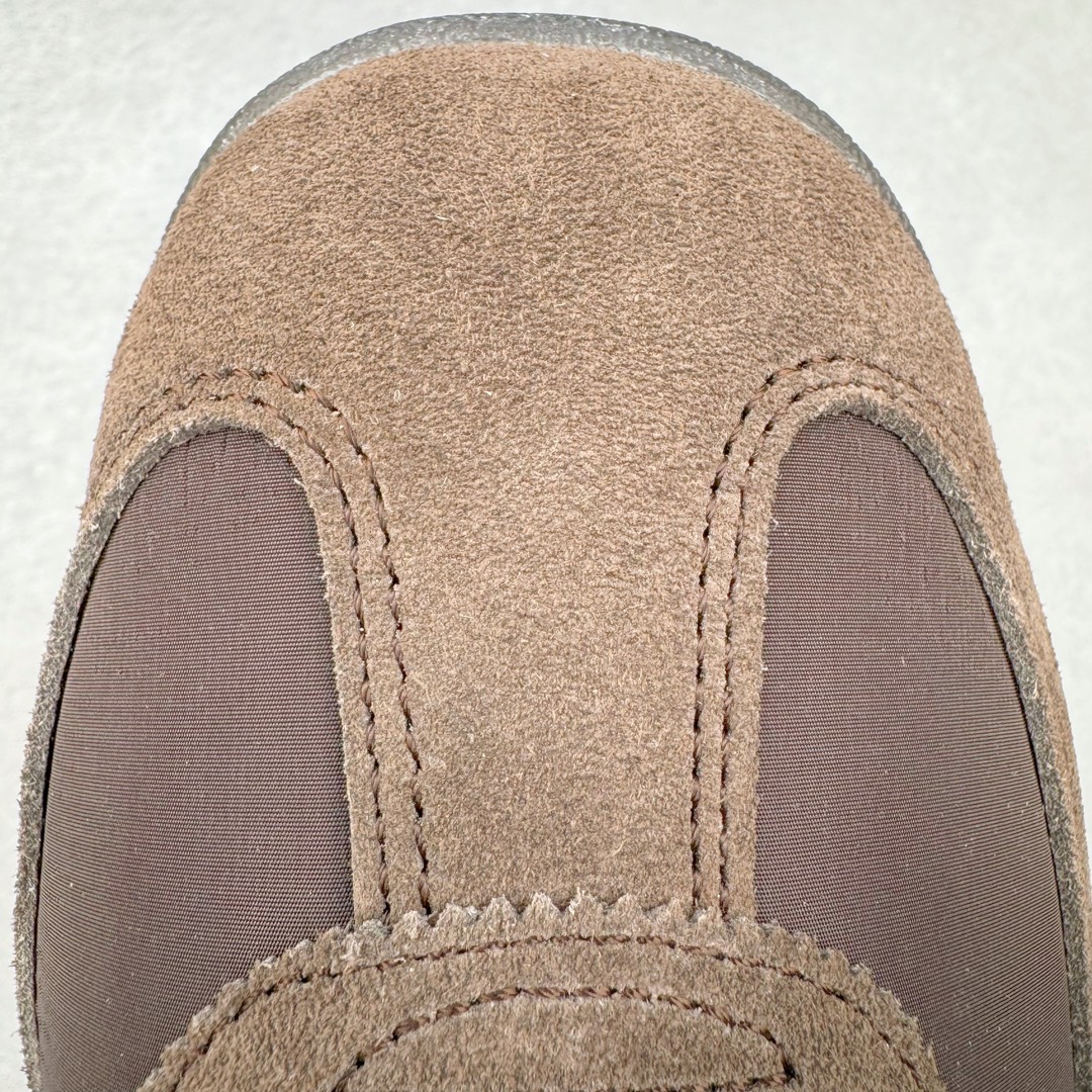 图片[15]-＃CS AD Wmns SL72 OG 系列德训足球风百搭低帮休闲运动板鞋 JI2490 采用高弹EVA+MODEL+RB三层组合底 区别市面RB一体大底 三层组合鞋底重量与原鞋一致 Originals 将有「T 头鞋」造型的诞生于 1972 年的 SL72 鞋款复刻带回 各位买鞋又有新选择了 1972 年 SL72 问世后 引领了后来阿迪达斯的跑鞋发展方向 其中「SL」代表了 Super Light 彰显了产品轻便的特性 1972 年 SL72 问世后 引领了后来阿迪达斯的跑鞋发展方向 其中「SL」代表了 Super Light 彰显了产品轻便的特性 这次 Originals 延续其轻质经典的基因 带来男女两款 SL72 男生款带来 SL72 RS 鞋型 RS 意为 Reshaped（重塑）鞋款在保留了经典的外观基础上 在尼龙材质里增加了填充物 使鞋型更加挺立和饱满 鞋头则更加圆润 鞋底的 EVA 材质则增加了鞋款的高度 女生款则带来 SL72 OG W 鞋型 OG 顾名思义则是致敬经典款式 相较于 RS（Reshaped）鞋款 鞋身更加纤细 其整体鞋身轮廓、线条、细节、材质上尊崇 70 年代 SL72 的设计 还原经典味道 尺码：36 36⅔ 37⅓ 38 38⅔ 39⅓ 40 40⅔ 41⅓ 42 42⅔ 43⅓ 44 44⅔ 45-选品中心