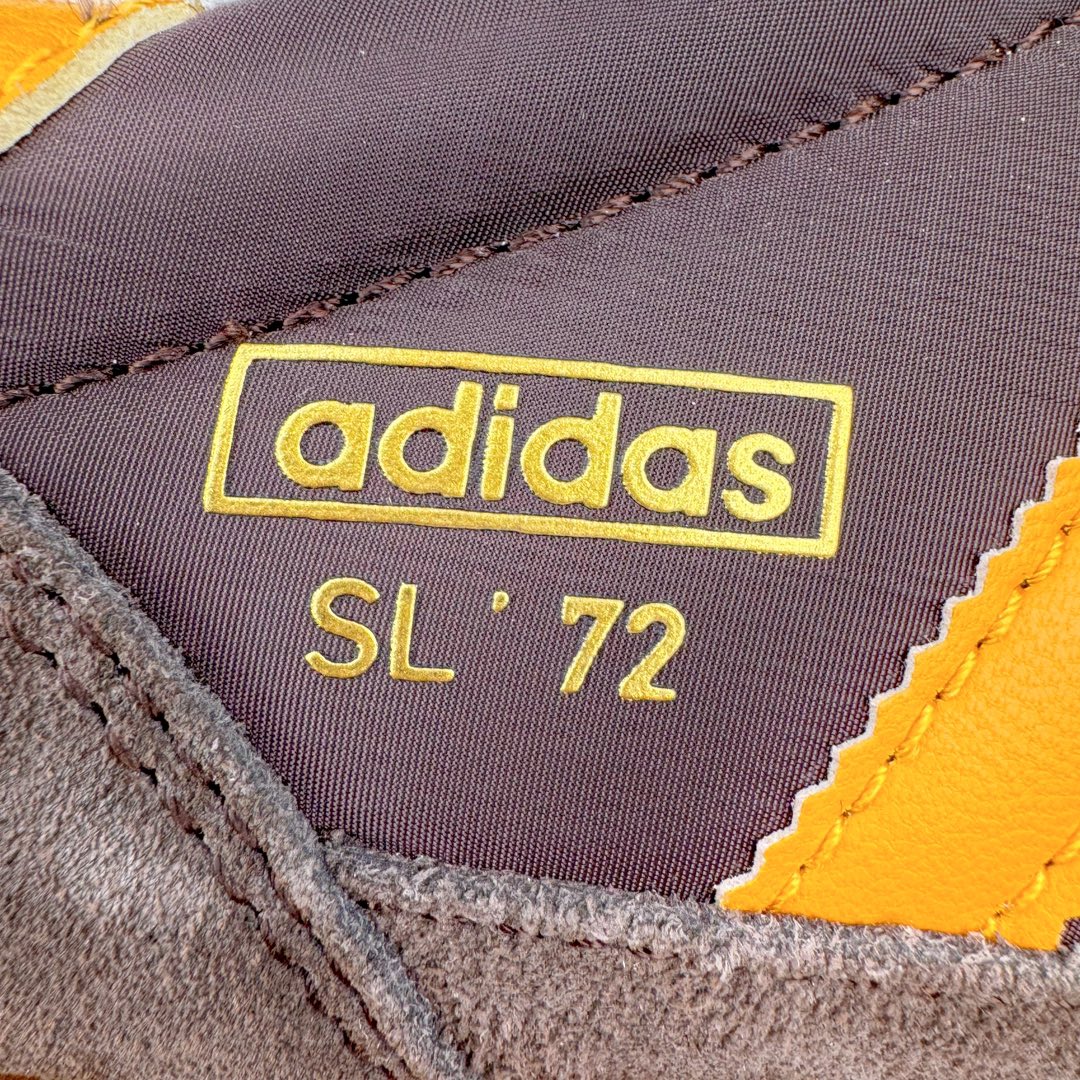 图片[18]-＃CS AD Wmns SL72 OG 系列德训足球风百搭低帮休闲运动板鞋 JI2490 采用高弹EVA+MODEL+RB三层组合底 区别市面RB一体大底 三层组合鞋底重量与原鞋一致 Originals 将有「T 头鞋」造型的诞生于 1972 年的 SL72 鞋款复刻带回 各位买鞋又有新选择了 1972 年 SL72 问世后 引领了后来阿迪达斯的跑鞋发展方向 其中「SL」代表了 Super Light 彰显了产品轻便的特性 1972 年 SL72 问世后 引领了后来阿迪达斯的跑鞋发展方向 其中「SL」代表了 Super Light 彰显了产品轻便的特性 这次 Originals 延续其轻质经典的基因 带来男女两款 SL72 男生款带来 SL72 RS 鞋型 RS 意为 Reshaped（重塑）鞋款在保留了经典的外观基础上 在尼龙材质里增加了填充物 使鞋型更加挺立和饱满 鞋头则更加圆润 鞋底的 EVA 材质则增加了鞋款的高度 女生款则带来 SL72 OG W 鞋型 OG 顾名思义则是致敬经典款式 相较于 RS（Reshaped）鞋款 鞋身更加纤细 其整体鞋身轮廓、线条、细节、材质上尊崇 70 年代 SL72 的设计 还原经典味道 尺码：36 36⅔ 37⅓ 38 38⅔ 39⅓ 40 40⅔ 41⅓ 42 42⅔ 43⅓ 44 44⅔ 45-选品中心