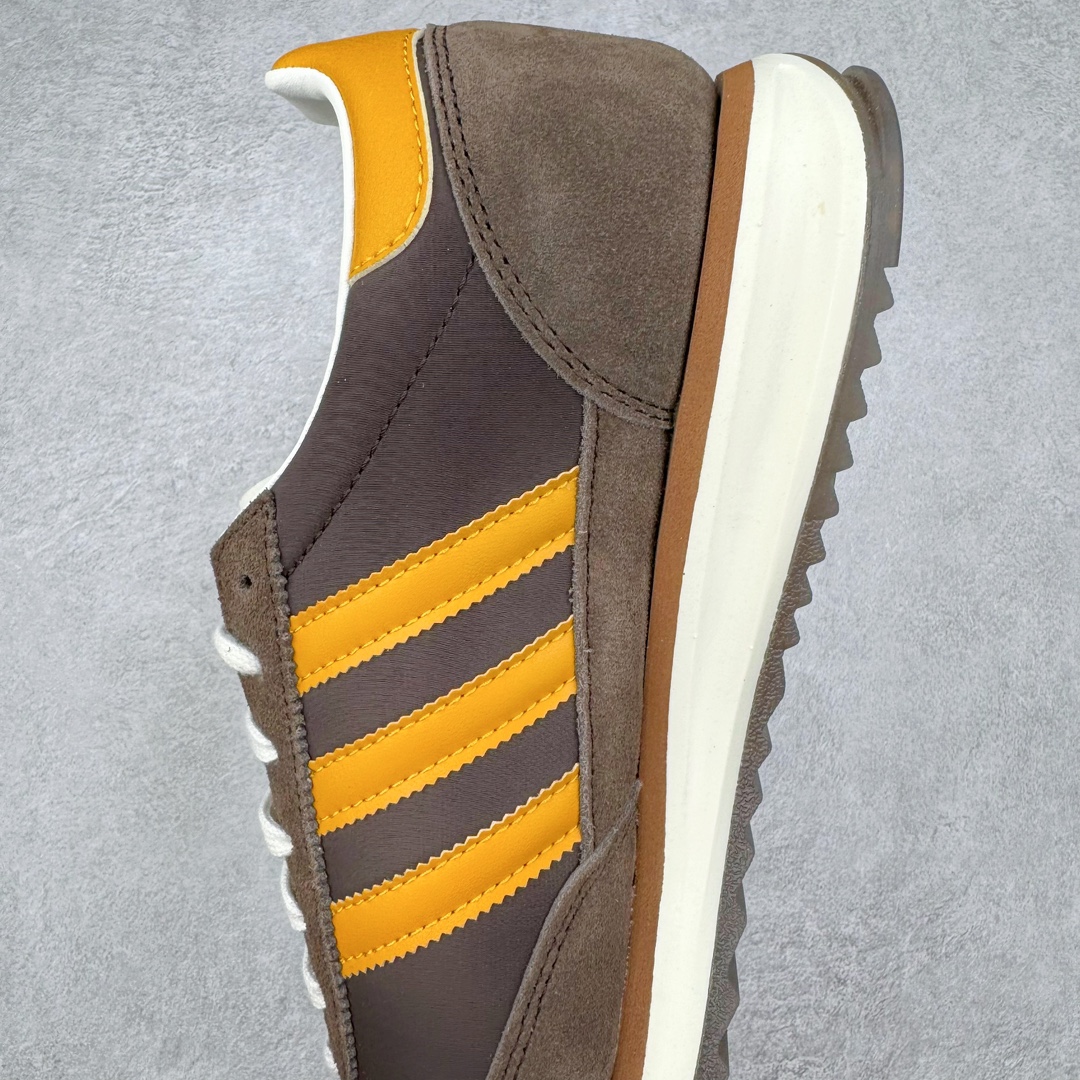 图片[7]-＃CS AD Wmns SL72 OG 系列德训足球风百搭低帮休闲运动板鞋 JI2490 采用高弹EVA+MODEL+RB三层组合底 区别市面RB一体大底 三层组合鞋底重量与原鞋一致 Originals 将有「T 头鞋」造型的诞生于 1972 年的 SL72 鞋款复刻带回 各位买鞋又有新选择了 1972 年 SL72 问世后 引领了后来阿迪达斯的跑鞋发展方向 其中「SL」代表了 Super Light 彰显了产品轻便的特性 1972 年 SL72 问世后 引领了后来阿迪达斯的跑鞋发展方向 其中「SL」代表了 Super Light 彰显了产品轻便的特性 这次 Originals 延续其轻质经典的基因 带来男女两款 SL72 男生款带来 SL72 RS 鞋型 RS 意为 Reshaped（重塑）鞋款在保留了经典的外观基础上 在尼龙材质里增加了填充物 使鞋型更加挺立和饱满 鞋头则更加圆润 鞋底的 EVA 材质则增加了鞋款的高度 女生款则带来 SL72 OG W 鞋型 OG 顾名思义则是致敬经典款式 相较于 RS（Reshaped）鞋款 鞋身更加纤细 其整体鞋身轮廓、线条、细节、材质上尊崇 70 年代 SL72 的设计 还原经典味道 尺码：36 36⅔ 37⅓ 38 38⅔ 39⅓ 40 40⅔ 41⅓ 42 42⅔ 43⅓ 44 44⅔ 45-选品中心