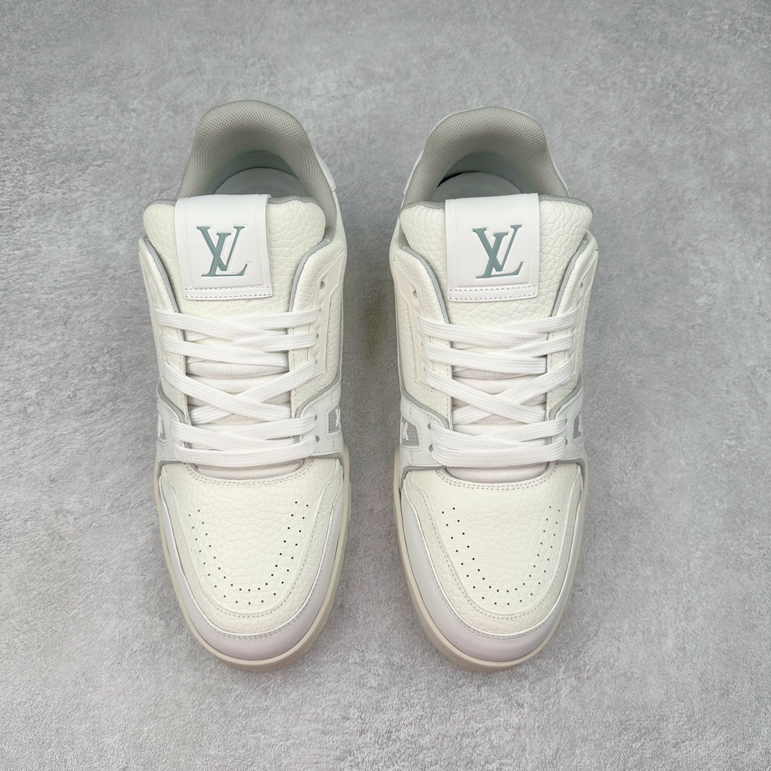 图片[2]-＃FS Louis Vuitton Trainer lv时装走秀运动鞋 实力大厂出品 平台专供 成熟的做工稳定的品控 完美鞋型超高的清洁度 零毛边线头瑕疵 全套原楦原纸版原鞋开模 全网最具灵魂的版型 正确原装黄色鞋盒 正确中底印花 鞋面印花3D高频深度立体 全鞋电脑针车 紧密相连 针距密度一致 环保乳胶注塑鞋垫 厚度脚感还原原版 皮面裁剪部位 统一油边封口工艺 原装橡胶大底含胶量大底组合零偏差 专柜全套包装 防尘袋 说明书 质保卡 男女鞋 尺码：35 36 37 38 39 40 41 42 43 44 45-选品中心