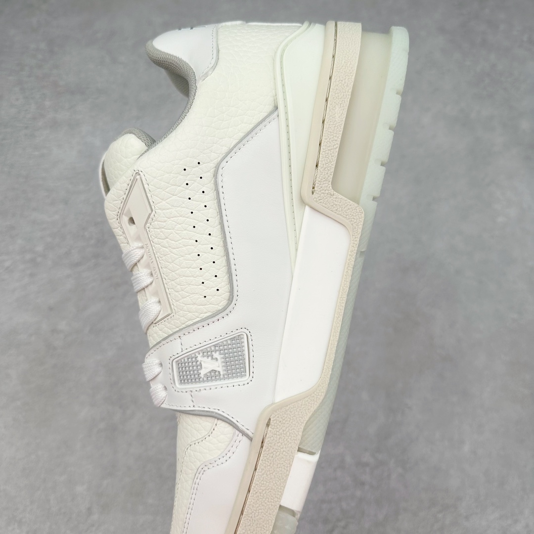 图片[7]-＃FS Louis Vuitton Trainer lv时装走秀运动鞋 实力大厂出品 平台专供 成熟的做工稳定的品控 完美鞋型超高的清洁度 零毛边线头瑕疵 全套原楦原纸版原鞋开模 全网最具灵魂的版型 正确原装黄色鞋盒 正确中底印花 鞋面印花3D高频深度立体 全鞋电脑针车 紧密相连 针距密度一致 环保乳胶注塑鞋垫 厚度脚感还原原版 皮面裁剪部位 统一油边封口工艺 原装橡胶大底含胶量大底组合零偏差 专柜全套包装 防尘袋 说明书 质保卡 男女鞋 尺码：35 36 37 38 39 40 41 42 43 44 45-选品中心