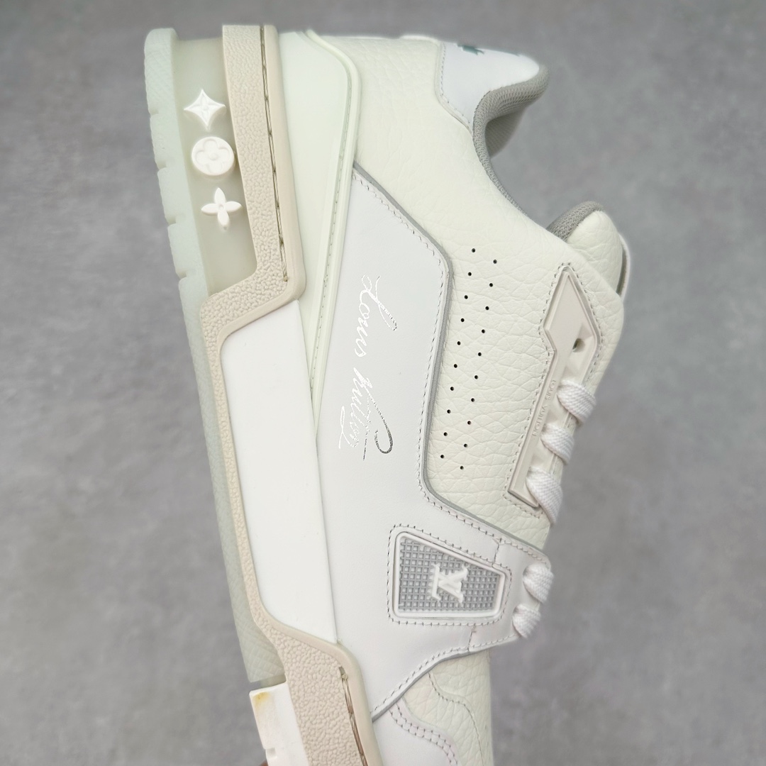 图片[6]-＃FS Louis Vuitton Trainer lv时装走秀运动鞋 实力大厂出品 平台专供 成熟的做工稳定的品控 完美鞋型超高的清洁度 零毛边线头瑕疵 全套原楦原纸版原鞋开模 全网最具灵魂的版型 正确原装黄色鞋盒 正确中底印花 鞋面印花3D高频深度立体 全鞋电脑针车 紧密相连 针距密度一致 环保乳胶注塑鞋垫 厚度脚感还原原版 皮面裁剪部位 统一油边封口工艺 原装橡胶大底含胶量大底组合零偏差 专柜全套包装 防尘袋 说明书 质保卡 男女鞋 尺码：35 36 37 38 39 40 41 42 43 44 45-选品中心