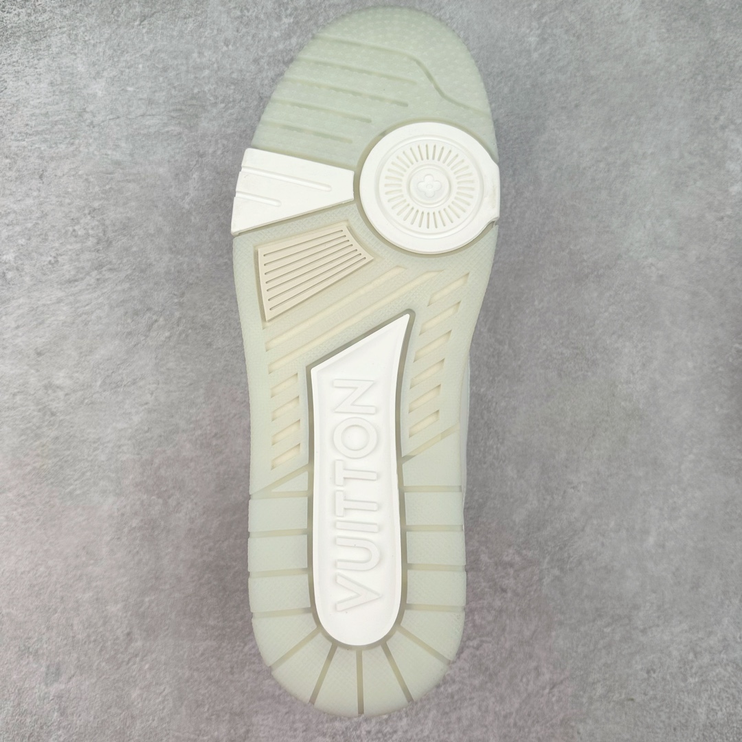 图片[9]-＃FS Louis Vuitton Trainer lv时装走秀运动鞋 实力大厂出品 平台专供 成熟的做工稳定的品控 完美鞋型超高的清洁度 零毛边线头瑕疵 全套原楦原纸版原鞋开模 全网最具灵魂的版型 正确原装黄色鞋盒 正确中底印花 鞋面印花3D高频深度立体 全鞋电脑针车 紧密相连 针距密度一致 环保乳胶注塑鞋垫 厚度脚感还原原版 皮面裁剪部位 统一油边封口工艺 原装橡胶大底含胶量大底组合零偏差 专柜全套包装 防尘袋 说明书 质保卡 男女鞋 尺码：35 36 37 38 39 40 41 42 43 44 45-选品中心