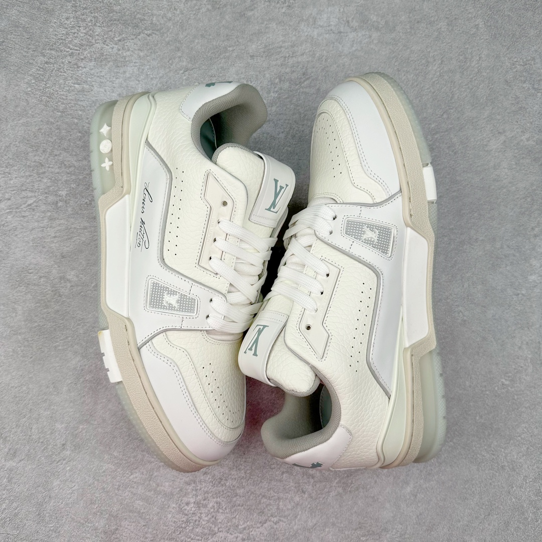 图片[3]-＃FS Louis Vuitton Trainer lv时装走秀运动鞋 实力大厂出品 平台专供 成熟的做工稳定的品控 完美鞋型超高的清洁度 零毛边线头瑕疵 全套原楦原纸版原鞋开模 全网最具灵魂的版型 正确原装黄色鞋盒 正确中底印花 鞋面印花3D高频深度立体 全鞋电脑针车 紧密相连 针距密度一致 环保乳胶注塑鞋垫 厚度脚感还原原版 皮面裁剪部位 统一油边封口工艺 原装橡胶大底含胶量大底组合零偏差 专柜全套包装 防尘袋 说明书 质保卡 男女鞋 尺码：35 36 37 38 39 40 41 42 43 44 45-选品中心