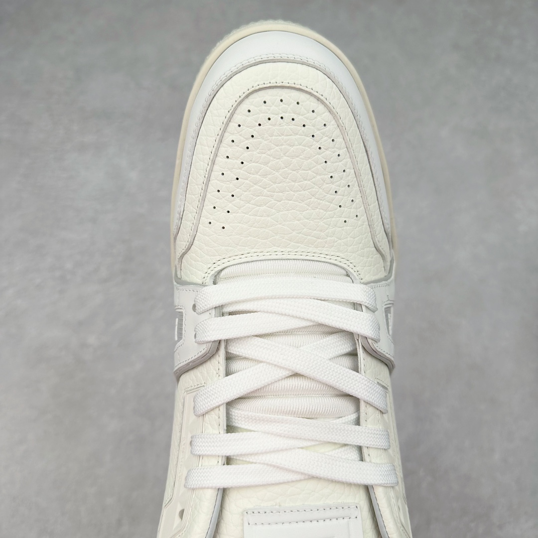 图片[4]-＃FS Louis Vuitton Trainer lv时装走秀运动鞋 实力大厂出品 平台专供 成熟的做工稳定的品控 完美鞋型超高的清洁度 零毛边线头瑕疵 全套原楦原纸版原鞋开模 全网最具灵魂的版型 正确原装黄色鞋盒 正确中底印花 鞋面印花3D高频深度立体 全鞋电脑针车 紧密相连 针距密度一致 环保乳胶注塑鞋垫 厚度脚感还原原版 皮面裁剪部位 统一油边封口工艺 原装橡胶大底含胶量大底组合零偏差 专柜全套包装 防尘袋 说明书 质保卡 男女鞋 尺码：35 36 37 38 39 40 41 42 43 44 45-选品中心