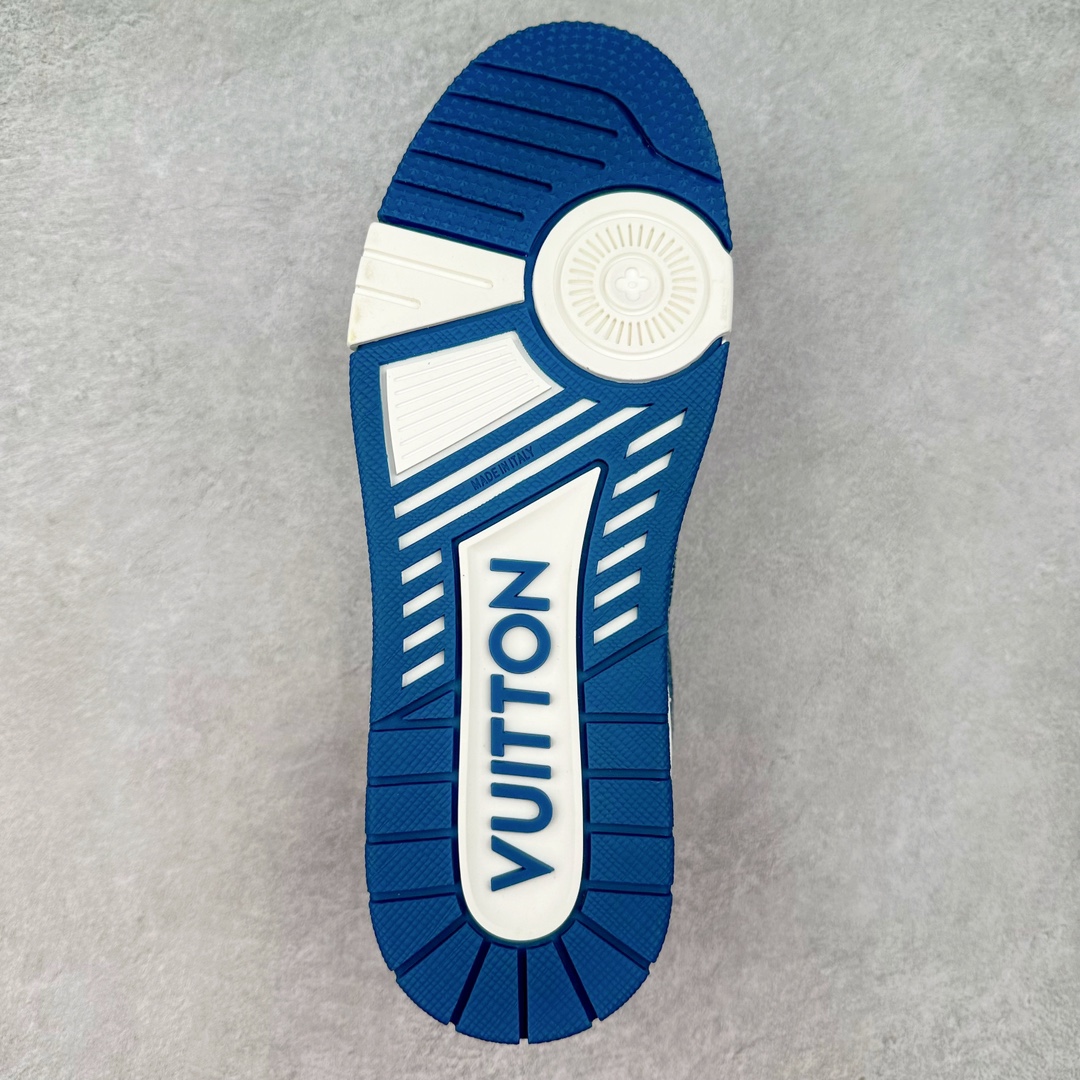 图片[9]-＃FS Louis Vuitton Trainer lv时装走秀运动鞋 实力大厂出品 平台专供 成熟的做工稳定的品控 完美鞋型超高的清洁度 零毛边线头瑕疵 全套原楦原纸版原鞋开模 全网最具灵魂的版型 正确原装黄色鞋盒 正确中底印花 鞋面印花3D高频深度立体 全鞋电脑针车 紧密相连 针距密度一致 环保乳胶注塑鞋垫 厚度脚感还原原版 皮面裁剪部位 统一油边封口工艺 原装橡胶大底含胶量大底组合零偏差 专柜全套包装 防尘袋 说明书 质保卡 男女鞋 尺码：35 36 37 38 39 40 41 42 43 44 45-选品中心