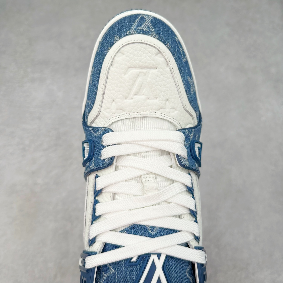 图片[4]-＃FS Louis Vuitton Trainer lv时装走秀运动鞋 实力大厂出品 平台专供 成熟的做工稳定的品控 完美鞋型超高的清洁度 零毛边线头瑕疵 全套原楦原纸版原鞋开模 全网最具灵魂的版型 正确原装黄色鞋盒 正确中底印花 鞋面印花3D高频深度立体 全鞋电脑针车 紧密相连 针距密度一致 环保乳胶注塑鞋垫 厚度脚感还原原版 皮面裁剪部位 统一油边封口工艺 原装橡胶大底含胶量大底组合零偏差 专柜全套包装 防尘袋 说明书 质保卡 男女鞋 尺码：35 36 37 38 39 40 41 42 43 44 45-选品中心