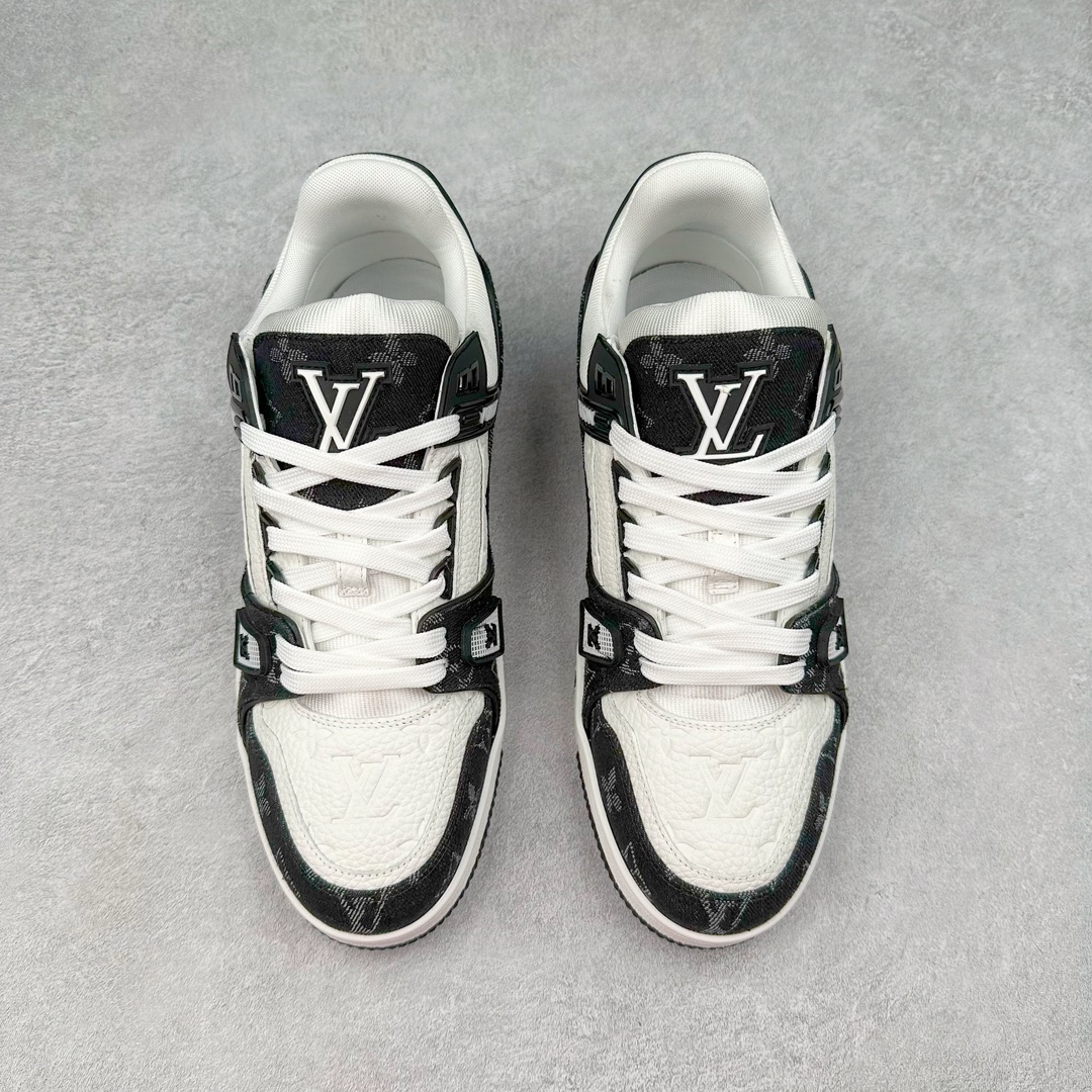 图片[2]-＃FS Louis Vuitton Trainer lv时装走秀运动鞋 实力大厂出品 平台专供 成熟的做工稳定的品控 完美鞋型超高的清洁度 零毛边线头瑕疵 全套原楦原纸版原鞋开模 全网最具灵魂的版型 正确原装黄色鞋盒 正确中底印花 鞋面印花3D高频深度立体 全鞋电脑针车 紧密相连 针距密度一致 环保乳胶注塑鞋垫 厚度脚感还原原版 皮面裁剪部位 统一油边封口工艺 原装橡胶大底含胶量大底组合零偏差 专柜全套包装 防尘袋 说明书 质保卡 男女鞋 尺码：35 36 37 38 39 40 41 42 43 44 45-选品中心