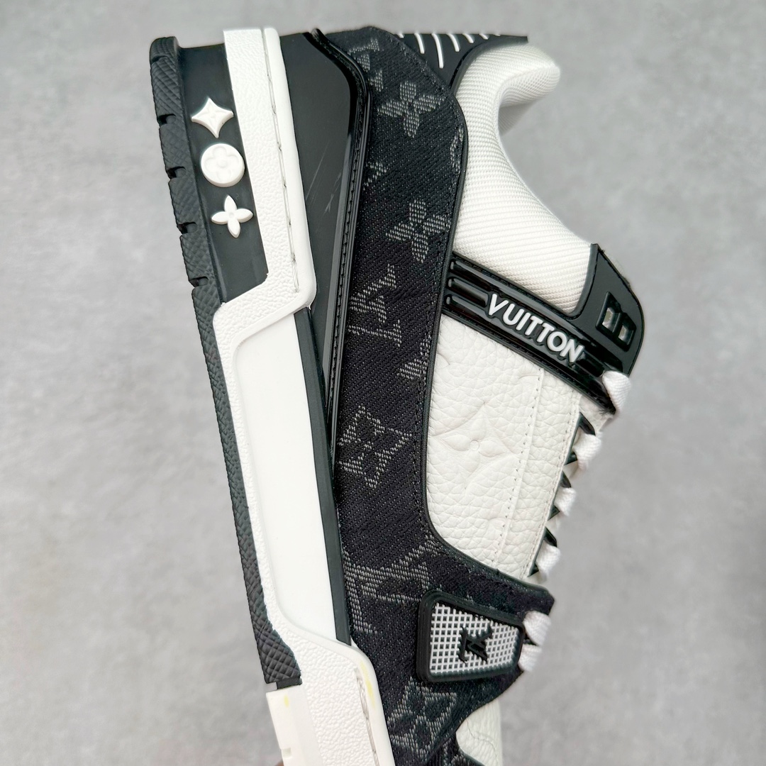 图片[6]-＃FS Louis Vuitton Trainer lv时装走秀运动鞋 实力大厂出品 平台专供 成熟的做工稳定的品控 完美鞋型超高的清洁度 零毛边线头瑕疵 全套原楦原纸版原鞋开模 全网最具灵魂的版型 正确原装黄色鞋盒 正确中底印花 鞋面印花3D高频深度立体 全鞋电脑针车 紧密相连 针距密度一致 环保乳胶注塑鞋垫 厚度脚感还原原版 皮面裁剪部位 统一油边封口工艺 原装橡胶大底含胶量大底组合零偏差 专柜全套包装 防尘袋 说明书 质保卡 男女鞋 尺码：35 36 37 38 39 40 41 42 43 44 45-选品中心