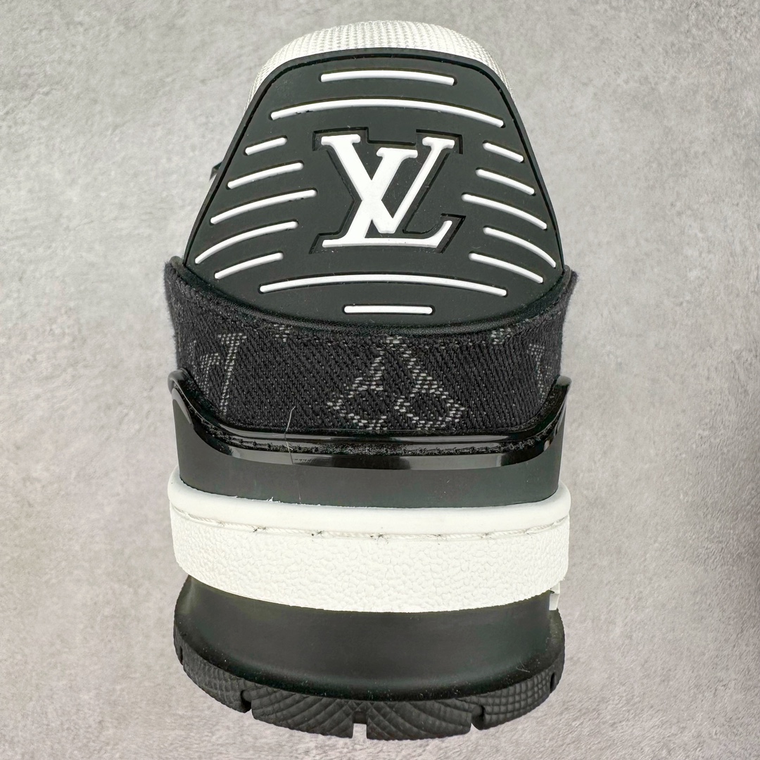 图片[8]-＃FS Louis Vuitton Trainer lv时装走秀运动鞋 实力大厂出品 平台专供 成熟的做工稳定的品控 完美鞋型超高的清洁度 零毛边线头瑕疵 全套原楦原纸版原鞋开模 全网最具灵魂的版型 正确原装黄色鞋盒 正确中底印花 鞋面印花3D高频深度立体 全鞋电脑针车 紧密相连 针距密度一致 环保乳胶注塑鞋垫 厚度脚感还原原版 皮面裁剪部位 统一油边封口工艺 原装橡胶大底含胶量大底组合零偏差 专柜全套包装 防尘袋 说明书 质保卡 男女鞋 尺码：35 36 37 38 39 40 41 42 43 44 45-选品中心