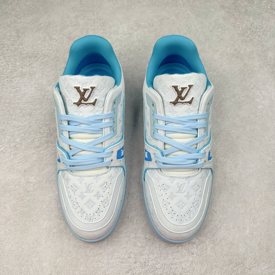 图片[2]-＃FS Louis Vuitton Trainer lv时装走秀运动鞋 实力大厂出品 平台专供 成熟的做工稳定的品控 完美鞋型超高的清洁度 零毛边线头瑕疵 全套原楦原纸版原鞋开模 全网最具灵魂的版型 正确原装黄色鞋盒 正确中底印花 鞋面印花3D高频深度立体 全鞋电脑针车 紧密相连 针距密度一致 环保乳胶注塑鞋垫 厚度脚感还原原版 皮面裁剪部位 统一油边封口工艺 原装橡胶大底含胶量大底组合零偏差 专柜全套包装 防尘袋 说明书 质保卡 男女鞋 尺码：35 36 37 38 39 40 41 42 43 44 45-选品中心