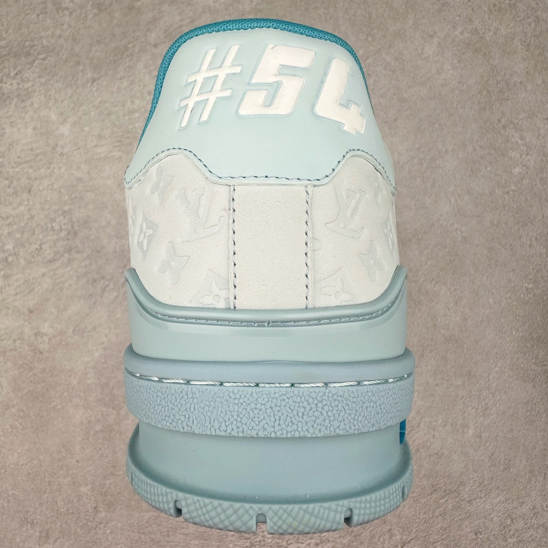 图片[8]-＃FS Louis Vuitton Trainer lv时装走秀运动鞋 实力大厂出品 平台专供 成熟的做工稳定的品控 完美鞋型超高的清洁度 零毛边线头瑕疵 全套原楦原纸版原鞋开模 全网最具灵魂的版型 正确原装黄色鞋盒 正确中底印花 鞋面印花3D高频深度立体 全鞋电脑针车 紧密相连 针距密度一致 环保乳胶注塑鞋垫 厚度脚感还原原版 皮面裁剪部位 统一油边封口工艺 原装橡胶大底含胶量大底组合零偏差 专柜全套包装 防尘袋 说明书 质保卡 男女鞋 尺码：35 36 37 38 39 40 41 42 43 44 45-选品中心