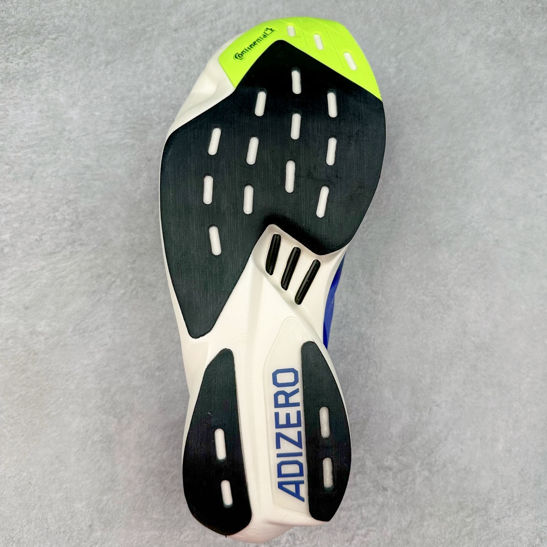 图片[9]-AD Adizero Adios Pro 3 马拉松竞速专业跑鞋 ID3635 CELERMESH针织网面非常轻薄 纤维间的缝隙很大 可以保证跑步时的透气、排汗效果 鞋舌直接与两侧的内衬和鞋底连接在一起 在跑步过程中不会被鞋舌的左右移动所困扰 在标准鞋带孔的基础上再拓宽一组鞋带孔 适合不同脚型的需求 突破性 EnergyRods 技术，有助于跑者实现更好的成绩 中底独特的LIGHTSTRIKE PRO泡棉材质 微弹感觉在跑步过程中给予了良好的支撑体验 对于顶级精英和高水平进阶跑者来说 ADIOS PRO是一双值得信赖的竞速比赛用鞋 尺码：36 36.5 37.5 38 38.5 39 40 40.5 41 42 42.5 43 44 44.5 45-选品中心