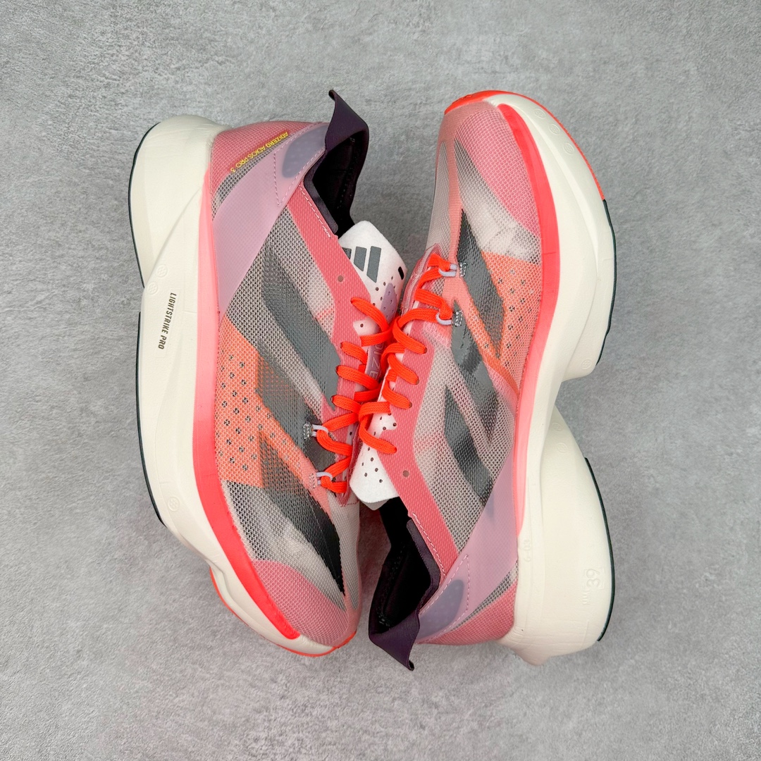 图片[3]-AD Adizero Adios Pro 3 马拉松竞速专业跑鞋 ID3633 CELERMESH针织网面非常轻薄 纤维间的缝隙很大 可以保证跑步时的透气、排汗效果 鞋舌直接与两侧的内衬和鞋底连接在一起 在跑步过程中不会被鞋舌的左右移动所困扰 在标准鞋带孔的基础上再拓宽一组鞋带孔 适合不同脚型的需求 突破性 EnergyRods 技术，有助于跑者实现更好的成绩 中底独特的LIGHTSTRIKE PRO泡棉材质 微弹感觉在跑步过程中给予了良好的支撑体验 对于顶级精英和高水平进阶跑者来说 ADIOS PRO是一双值得信赖的竞速比赛用鞋 尺码：36 36.5 37.5 38 38.5 39 40 40.5 41 42 42.5 43 44 44.5 45-选品中心