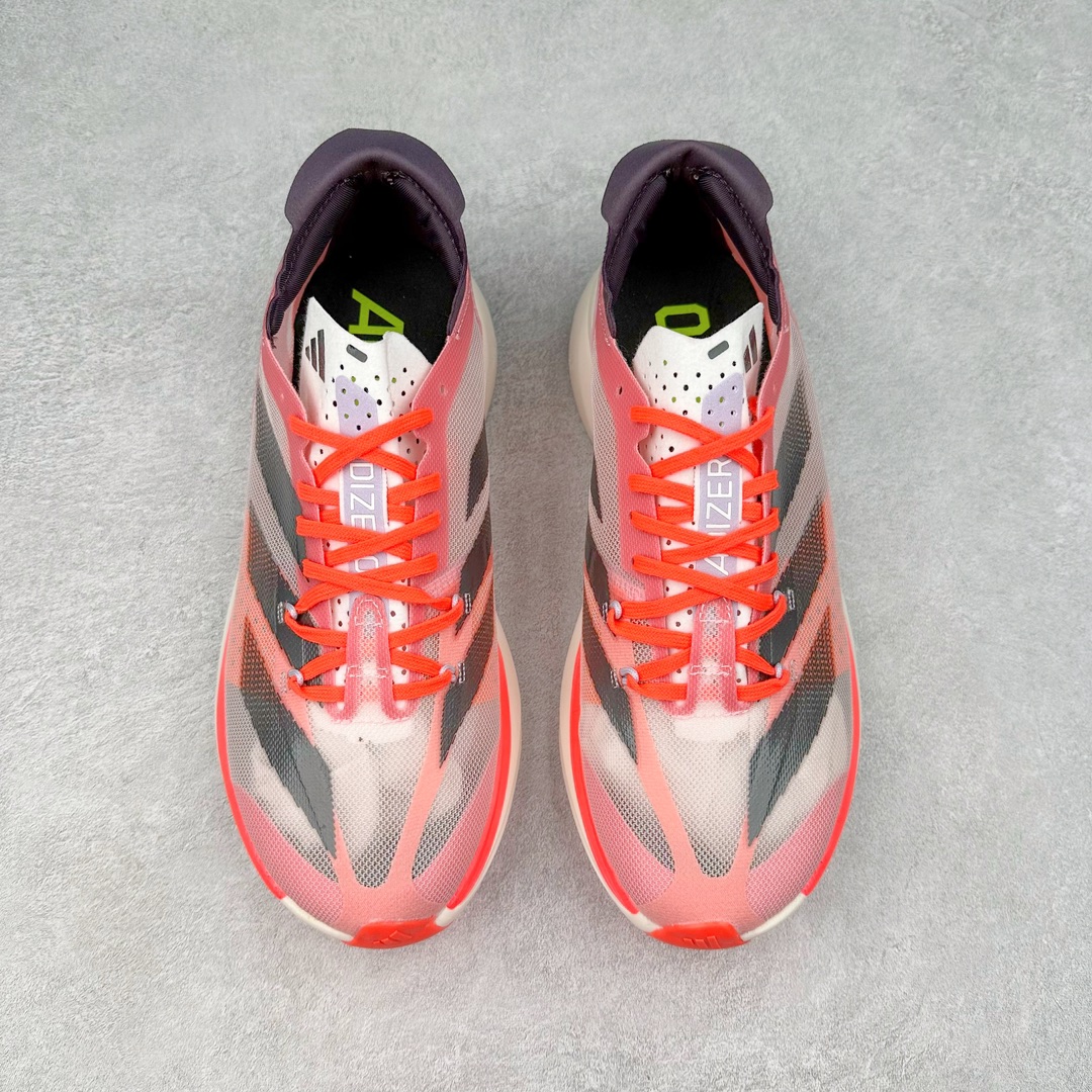 图片[2]-AD Adizero Adios Pro 3 马拉松竞速专业跑鞋 ID3633 CELERMESH针织网面非常轻薄 纤维间的缝隙很大 可以保证跑步时的透气、排汗效果 鞋舌直接与两侧的内衬和鞋底连接在一起 在跑步过程中不会被鞋舌的左右移动所困扰 在标准鞋带孔的基础上再拓宽一组鞋带孔 适合不同脚型的需求 突破性 EnergyRods 技术，有助于跑者实现更好的成绩 中底独特的LIGHTSTRIKE PRO泡棉材质 微弹感觉在跑步过程中给予了良好的支撑体验 对于顶级精英和高水平进阶跑者来说 ADIOS PRO是一双值得信赖的竞速比赛用鞋 尺码：36 36.5 37.5 38 38.5 39 40 40.5 41 42 42.5 43 44 44.5 45-选品中心
