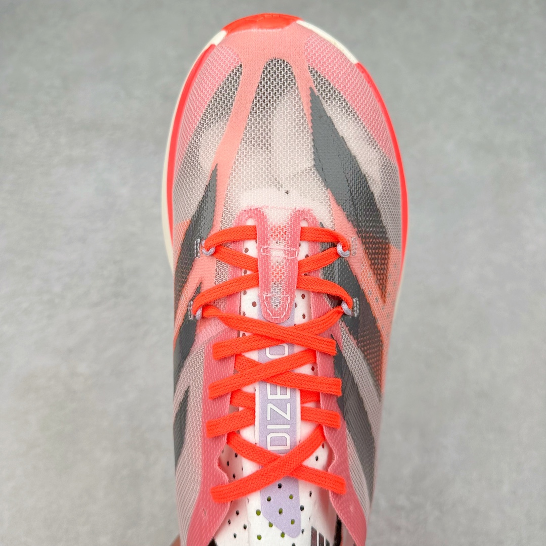 图片[4]-AD Adizero Adios Pro 3 马拉松竞速专业跑鞋 ID3633 CELERMESH针织网面非常轻薄 纤维间的缝隙很大 可以保证跑步时的透气、排汗效果 鞋舌直接与两侧的内衬和鞋底连接在一起 在跑步过程中不会被鞋舌的左右移动所困扰 在标准鞋带孔的基础上再拓宽一组鞋带孔 适合不同脚型的需求 突破性 EnergyRods 技术，有助于跑者实现更好的成绩 中底独特的LIGHTSTRIKE PRO泡棉材质 微弹感觉在跑步过程中给予了良好的支撑体验 对于顶级精英和高水平进阶跑者来说 ADIOS PRO是一双值得信赖的竞速比赛用鞋 尺码：36 36.5 37.5 38 38.5 39 40 40.5 41 42 42.5 43 44 44.5 45-选品中心