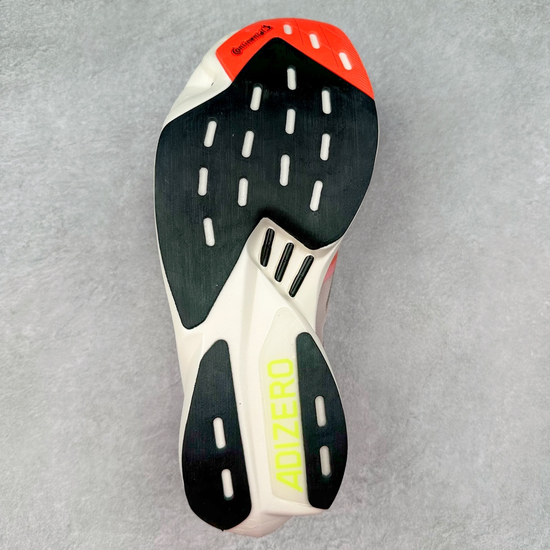 图片[9]-AD Adizero Adios Pro 3 马拉松竞速专业跑鞋 ID3633 CELERMESH针织网面非常轻薄 纤维间的缝隙很大 可以保证跑步时的透气、排汗效果 鞋舌直接与两侧的内衬和鞋底连接在一起 在跑步过程中不会被鞋舌的左右移动所困扰 在标准鞋带孔的基础上再拓宽一组鞋带孔 适合不同脚型的需求 突破性 EnergyRods 技术，有助于跑者实现更好的成绩 中底独特的LIGHTSTRIKE PRO泡棉材质 微弹感觉在跑步过程中给予了良好的支撑体验 对于顶级精英和高水平进阶跑者来说 ADIOS PRO是一双值得信赖的竞速比赛用鞋 尺码：36 36.5 37.5 38 38.5 39 40 40.5 41 42 42.5 43 44 44.5 45-选品中心