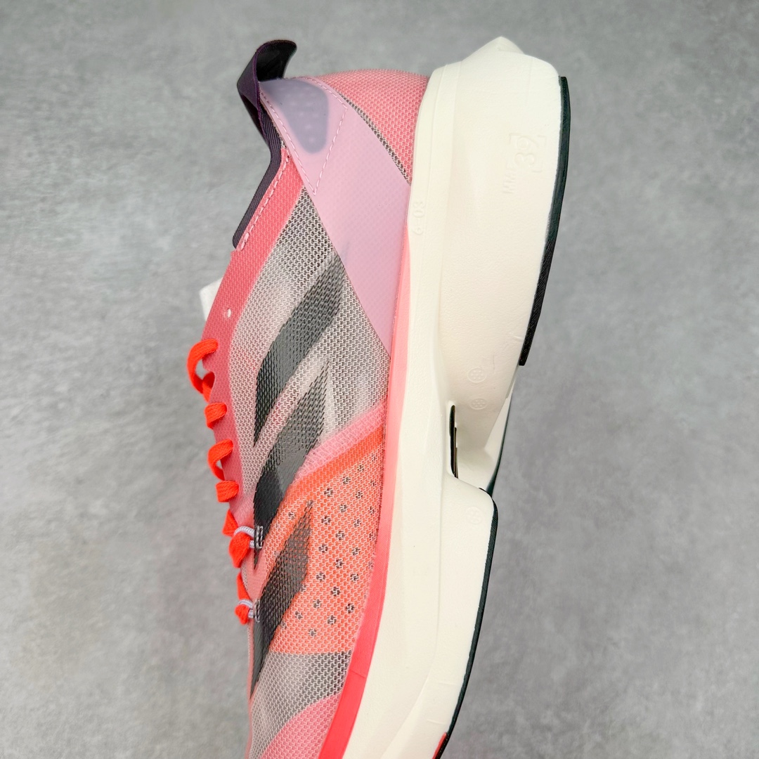 图片[7]-AD Adizero Adios Pro 3 马拉松竞速专业跑鞋 ID3633 CELERMESH针织网面非常轻薄 纤维间的缝隙很大 可以保证跑步时的透气、排汗效果 鞋舌直接与两侧的内衬和鞋底连接在一起 在跑步过程中不会被鞋舌的左右移动所困扰 在标准鞋带孔的基础上再拓宽一组鞋带孔 适合不同脚型的需求 突破性 EnergyRods 技术，有助于跑者实现更好的成绩 中底独特的LIGHTSTRIKE PRO泡棉材质 微弹感觉在跑步过程中给予了良好的支撑体验 对于顶级精英和高水平进阶跑者来说 ADIOS PRO是一双值得信赖的竞速比赛用鞋 尺码：36 36.5 37.5 38 38.5 39 40 40.5 41 42 42.5 43 44 44.5 45-选品中心