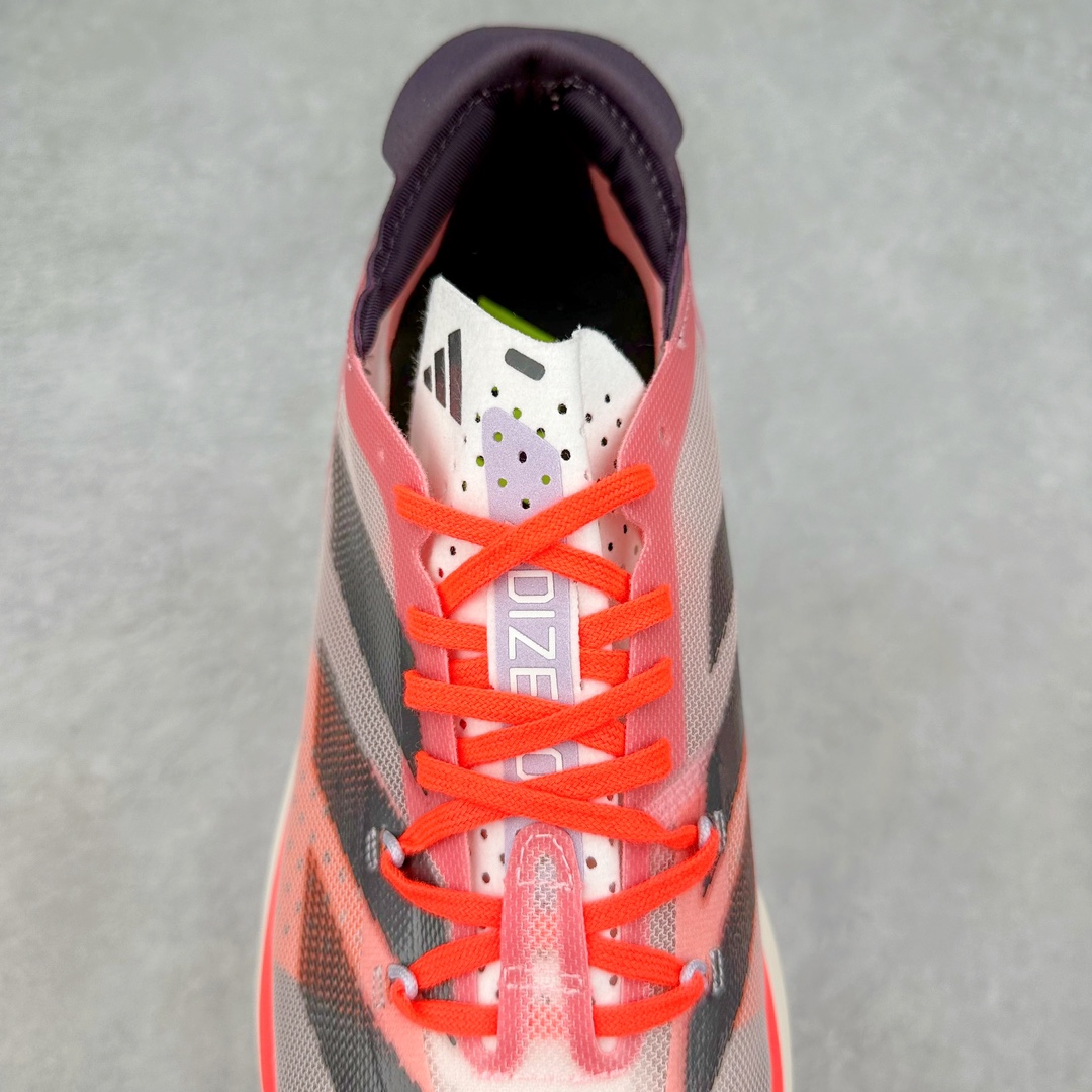 图片[5]-AD Adizero Adios Pro 3 马拉松竞速专业跑鞋 ID3633 CELERMESH针织网面非常轻薄 纤维间的缝隙很大 可以保证跑步时的透气、排汗效果 鞋舌直接与两侧的内衬和鞋底连接在一起 在跑步过程中不会被鞋舌的左右移动所困扰 在标准鞋带孔的基础上再拓宽一组鞋带孔 适合不同脚型的需求 突破性 EnergyRods 技术，有助于跑者实现更好的成绩 中底独特的LIGHTSTRIKE PRO泡棉材质 微弹感觉在跑步过程中给予了良好的支撑体验 对于顶级精英和高水平进阶跑者来说 ADIOS PRO是一双值得信赖的竞速比赛用鞋 尺码：36 36.5 37.5 38 38.5 39 40 40.5 41 42 42.5 43 44 44.5 45-选品中心