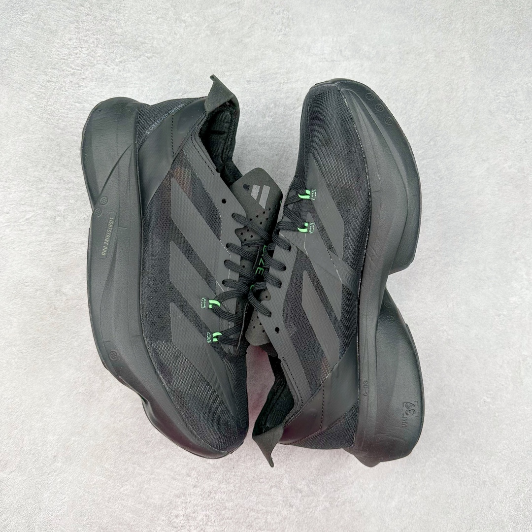 图片[3]-AD Adizero Adios Pro 3 马拉松竞速专业跑鞋 ID8469 CELERMESH针织网面非常轻薄 纤维间的缝隙很大 可以保证跑步时的透气、排汗效果 鞋舌直接与两侧的内衬和鞋底连接在一起 在跑步过程中不会被鞋舌的左右移动所困扰 在标准鞋带孔的基础上再拓宽一组鞋带孔 适合不同脚型的需求 突破性 EnergyRods 技术，有助于跑者实现更好的成绩 中底独特的LIGHTSTRIKE PRO泡棉材质 微弹感觉在跑步过程中给予了良好的支撑体验 对于顶级精英和高水平进阶跑者来说 ADIOS PRO是一双值得信赖的竞速比赛用鞋 尺码：36 36.5 37.5 38 38.5 39 40 40.5 41 42 42.5 43 44 44.5 45-选品中心