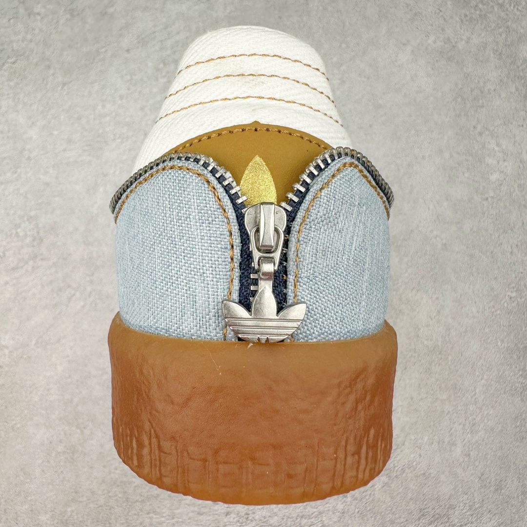 图片[8]-AD Samba XLG 桑巴舞加大厚底版系列德训风百搭松糕休闲运动板鞋生胶底 II0001 自Originals Samba成功借势Blokecore风潮一跃成为街头巷尾的焦点鞋款后,不论是围绕Samba本身打造的各式「变种版本」,还是以Samba为蓝本打造联名鞋款,都成为了时尚潮流人士日常穿搭首选。Samba XLG是adidas Originals不断扩展XLG系列的一部分,旨在与年轻文化相契合,迎合那些希望通过个性时尚表达自我而不愿牺牲舒适度的年轻群体。街头时尚领域的Gen Z特别偏爱宽松的穿着风格。Samba XLG针对这一点做了创新。它在延续Samba OG经典设计的基础上,迎合年轻群体的穿着习惯,重塑为宽大的鞋身比例轮廓以及加厚中底,让消费者轻松展示自己独特的风格。全新的Samba XLG系列不仅迎合了当下年轻群体的穿搭习惯,加宽了鞋身比例以及将中底进一步增厚,在视觉比例上更加饱满,同时还保留了经典Samba的细节,这样一来,鞋迷朋友在穿搭上不仅能更加个性化,而且还能延续一定的复古感受。尺码：36 36⅔ 37⅓ 38 38⅔ 39⅓ 40 40⅔ 41⅓ 42 42⅔ 43⅓ 44 45-选品中心