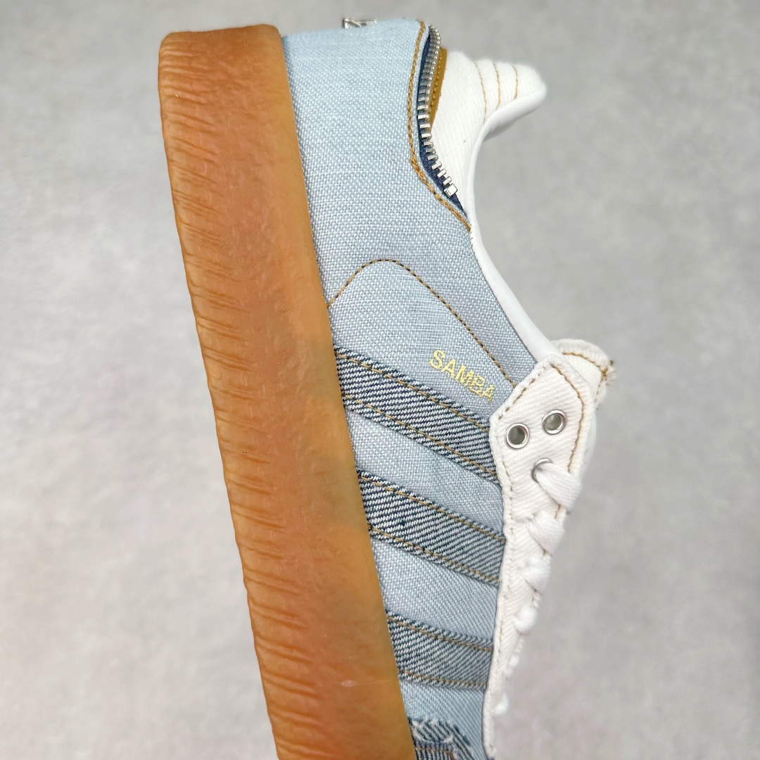 图片[6]-AD Samba XLG 桑巴舞加大厚底版系列德训风百搭松糕休闲运动板鞋生胶底 II0001 自Originals Samba成功借势Blokecore风潮一跃成为街头巷尾的焦点鞋款后,不论是围绕Samba本身打造的各式「变种版本」,还是以Samba为蓝本打造联名鞋款,都成为了时尚潮流人士日常穿搭首选。Samba XLG是adidas Originals不断扩展XLG系列的一部分,旨在与年轻文化相契合,迎合那些希望通过个性时尚表达自我而不愿牺牲舒适度的年轻群体。街头时尚领域的Gen Z特别偏爱宽松的穿着风格。Samba XLG针对这一点做了创新。它在延续Samba OG经典设计的基础上,迎合年轻群体的穿着习惯,重塑为宽大的鞋身比例轮廓以及加厚中底,让消费者轻松展示自己独特的风格。全新的Samba XLG系列不仅迎合了当下年轻群体的穿搭习惯,加宽了鞋身比例以及将中底进一步增厚,在视觉比例上更加饱满,同时还保留了经典Samba的细节,这样一来,鞋迷朋友在穿搭上不仅能更加个性化,而且还能延续一定的复古感受。尺码：36 36⅔ 37⅓ 38 38⅔ 39⅓ 40 40⅔ 41⅓ 42 42⅔ 43⅓ 44 45-选品中心