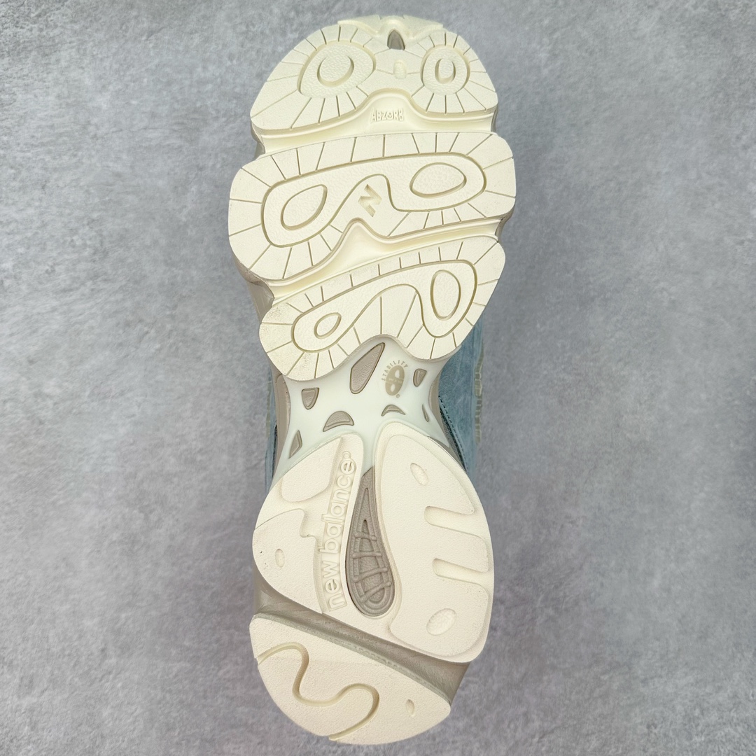 图片[9]-NB新百伦New Balance M1000 系列低帮复古老爹风休闲运动慢跑鞋 据悉，New Balance的复古鞋型M1000系列将在2024年正式回归。而自家美产创意总监Teddy Santis的AIMÉ LEON DORE也将率先推出联名1000撑撑场子，鞋款预计将在今年正式发布。New Balance1000系列作为NB最高端的鞋型，诞生于1999年，一度成为当年的热门鞋型，神似Nike Air Max95，现在看来也是一双符合潮流趋势的复古老爹鞋型。此番Teddy Santis亲自操刀，将丰富的配色和升级材质于复古的1000鞋型结合，鞋身采用米色、绿色和粉色的搭配。\\\”N\\\”字Logo也以全新的设计呈现，以1000标志性的网布和皮革材质打造，带来全新的视觉体验。后续ALD和New Balance1000的联名还将推出纯白配色，具体颜值还要等更多实物图的释出。AIMÉ LEON DORE和New Balance的多次联名一直有着超高的人气，无论是550还是1906R都有着不低的溢价，预计此番颜值不错的全新1000也会有着较高的人气。尺码：36 37 37.5 38 38.5 39.5 40 40.5 41.5 42 42.5 43 44 44.5 45-选品中心