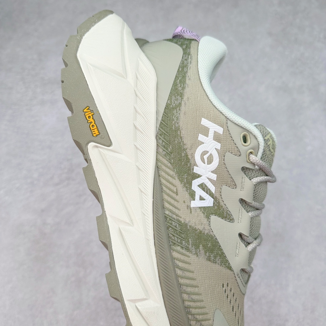 图片[6]-HOKA SKYLINE-FLOAT X 为HOKA首双搭载PeBax推进板的户外登山鞋，为近期大受欢迎的快速登山趋势打造，可同时对应越野跑与快速登山需求。90%蓖麻油提炼制造的Pebax推进版，搭配以甘蔗材质提炼的双密度EVA中底，为登山者带来源源不绝的前进能量。后跟外侧加长的Swallowtail Heel燕尾设计，同时提供上坡有感推进力、下坡步态更顺畅转换的快速登山新体验，适合想尝试轻量化登山，追求快速登山，但希望同时保持支撑推进力的族群。SKYLINE-FLOAT X使用Vibram黄金大底XS Trek复合橡胶成分，兼具耐磨与抓地力，搭配全新设计的5mm大底鞋齿与鞋纹，让克服崎岖地形更轻松，落地更稳定。 尺码：36 36.5 37.5 38 38.5 39 40 40.5 41 42 42.5 43 44 44.5 45-选品中心