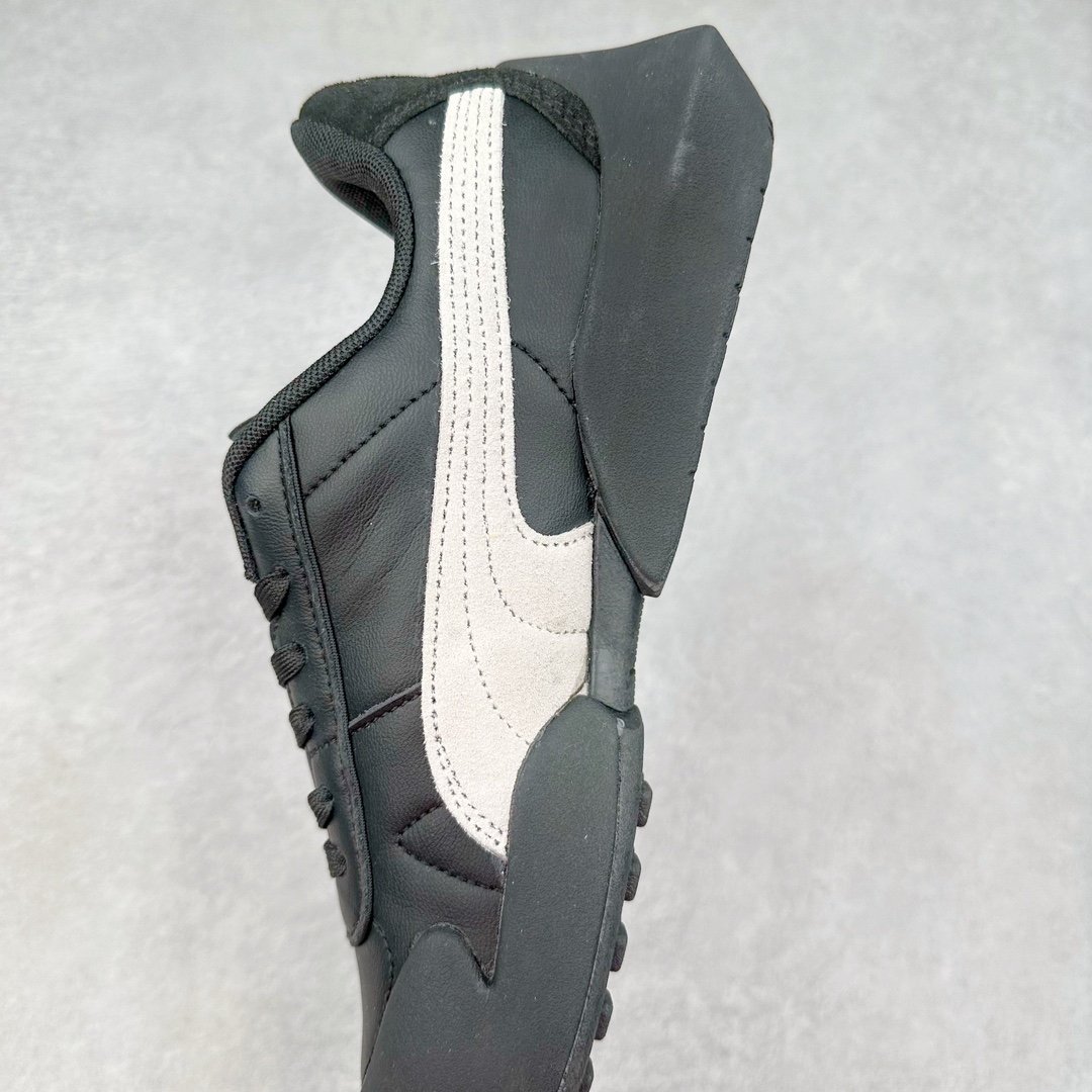 图片[7]-PUMA Vaderon Clean 彪马维德·克林系列低帮德训异型机能风扭扭休闲运动鞋 在复古风潮的推动下，最近德训鞋凭借着出色的颜值悄悄走红，备受各路玩家喜爱。近期，PUMA 为我们带来了一双集复古、摩登于一身的「PUMA Vaderon」，颜值可谓相当能打。整双鞋以传统的低帮造型呈现，采用做旧白色搭配生胶的造型，经典造型非常适合夏季穿着。鞋头的 T 字德训鞋设计复古味道十足，搭配包覆式鞋头，颇具个性。以皮革搭配磨砂皮包裹鞋面，保证优秀质感的同时，看上去层次也十分丰富。但要说最亮眼的还得是这不规则轮廓后跟，将现代化审美带入复古鞋型，勾勒起了强烈的视觉冲击。宽大的后跟设计搭配细长的德训鞋型，增高瘦腿的效果不必多说，对于爱美的小姐姐来说实在是太合适了。外底部分还原了德训鞋最具代表性的生胶大底，并采用多种纹路设计，兼具耐穿和稳定性。上脚后的第一感觉就是「贴地感」，搭配上外底的造型可以说稳定感十足，也有着超过大部分鞋的路感反馈。平心而论，此前德训鞋型大多是由价格不菲的奢侈品牌推出，也因此 PUMA Vaderon 也有着与生俱来的「old money」气质。尺码：35.5 36 37 37.5 38 38.5 39 40 40.5 41 42 42.5 43 44 45-选品中心