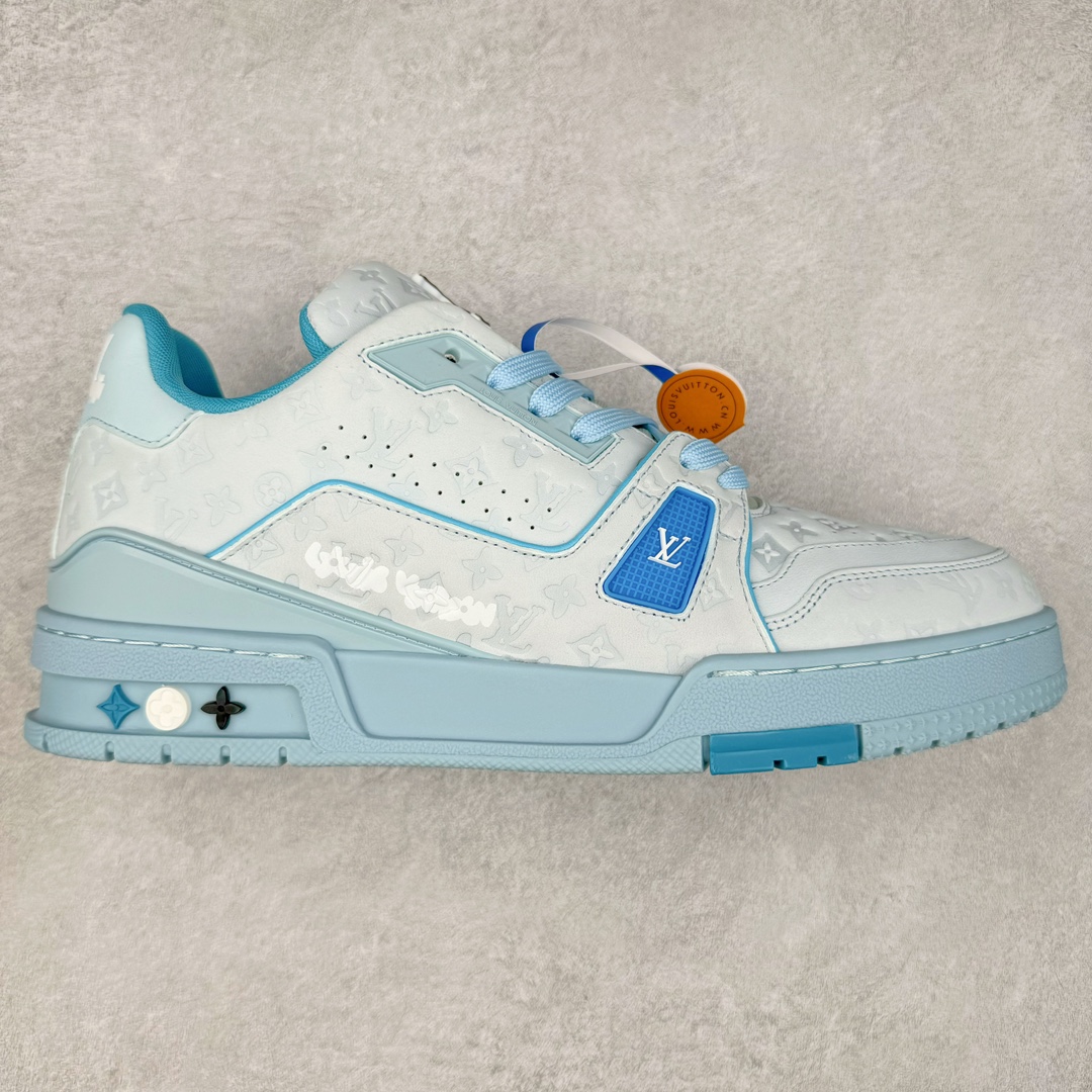 ＃FS Louis Vuitton Trainer lv时装走秀运动鞋 实力大厂出品 平台专供 成熟的做工稳定的品控 完美鞋型超高的清洁度 零毛边线头瑕疵 全套原楦原纸版原鞋开模 全网最具灵魂的版型 正确原装黄色鞋盒 正确中底印花 鞋面印花3D高频深度立体 全鞋电脑针车 紧密相连 针距密度一致 环保乳胶注塑鞋垫 厚度脚感还原原版 皮面裁剪部位 统一油边封口工艺 原装橡胶大底含胶量大底组合零偏差 专柜全套包装 防尘袋 说明书 质保卡 男女鞋 尺码：35 36 37 38 39 40 41 42 43 44 45-选品中心